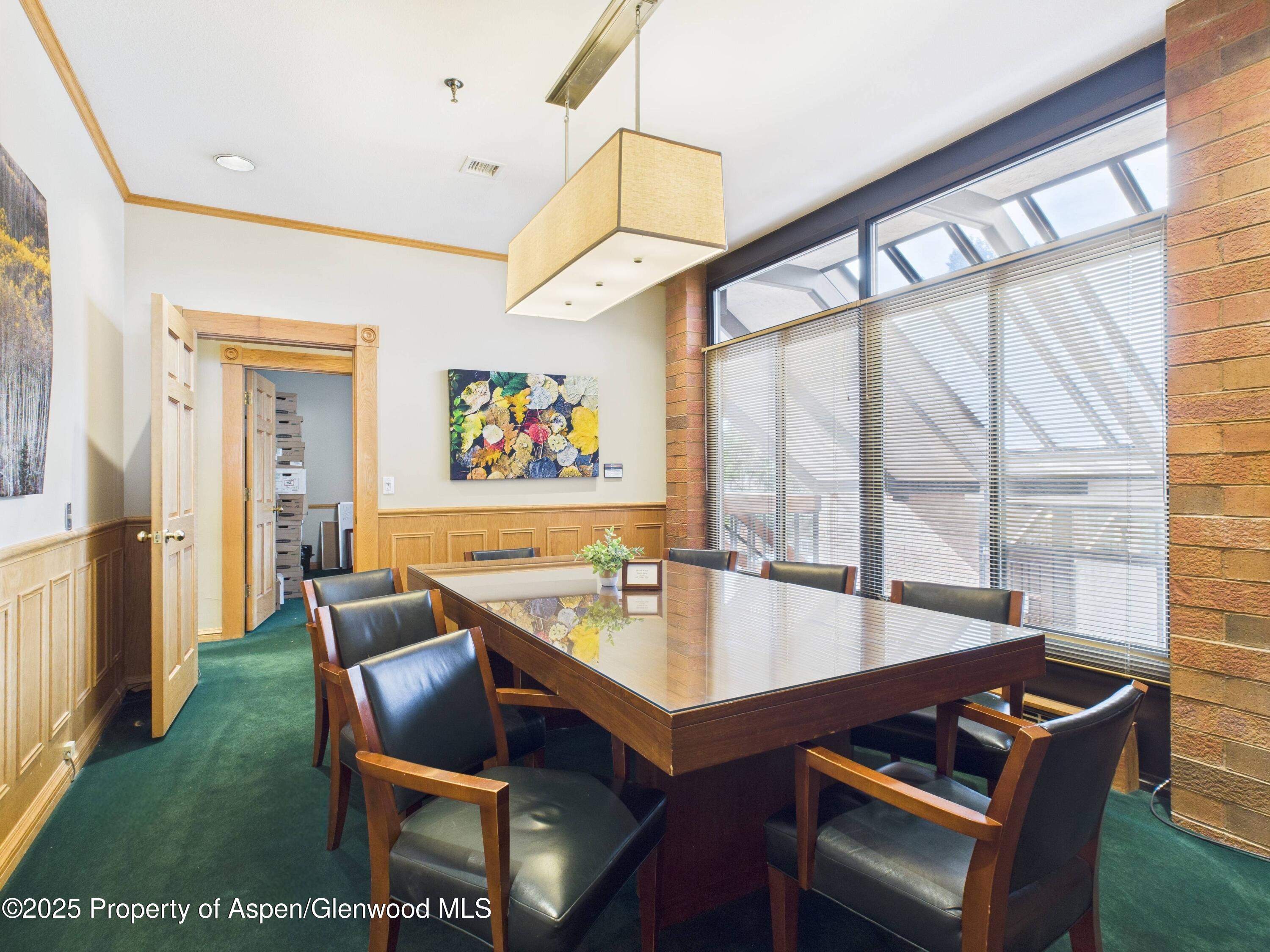 533 E Hopkins Avenue, 201
