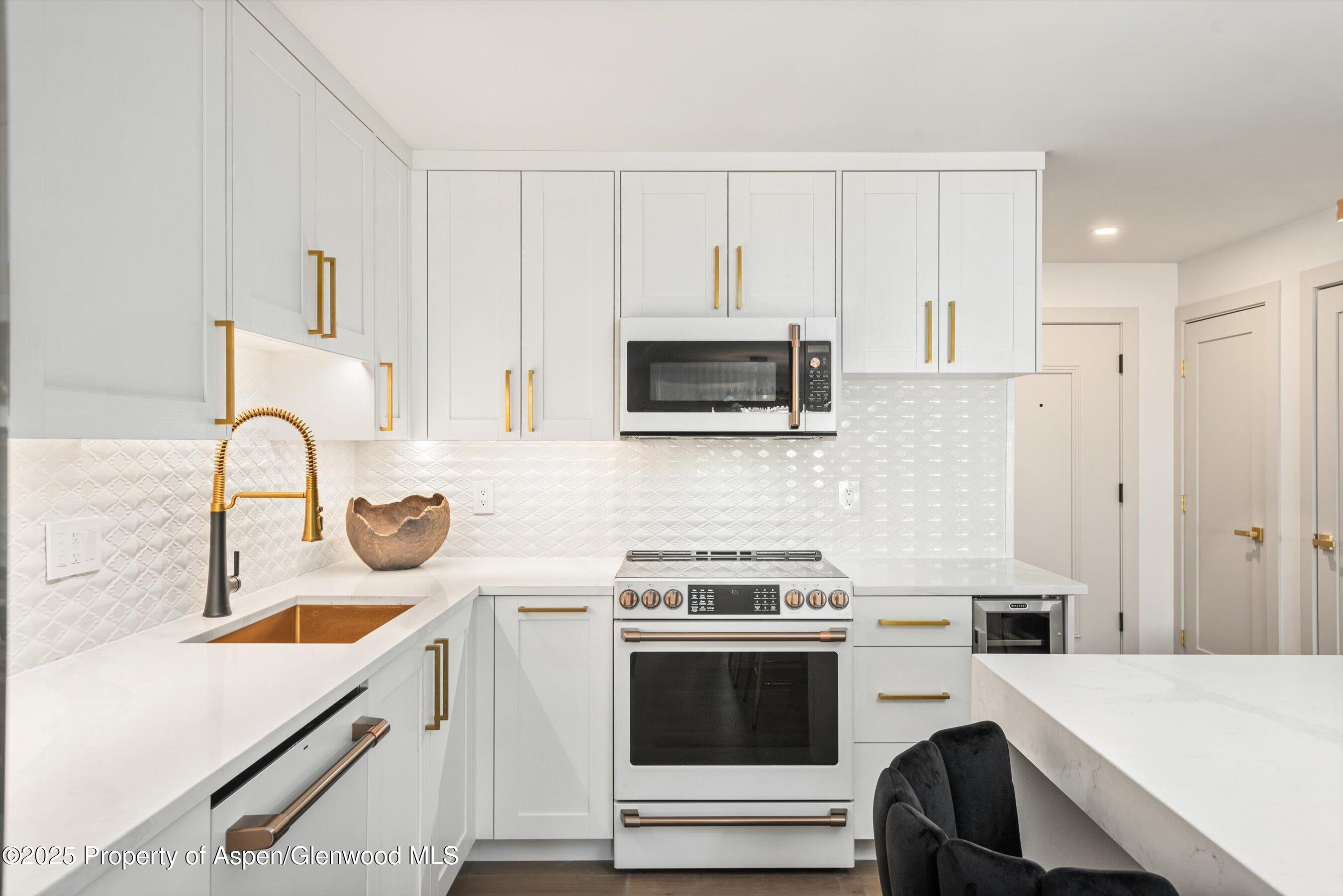 205 E Durant Avenue, Unit 1G
