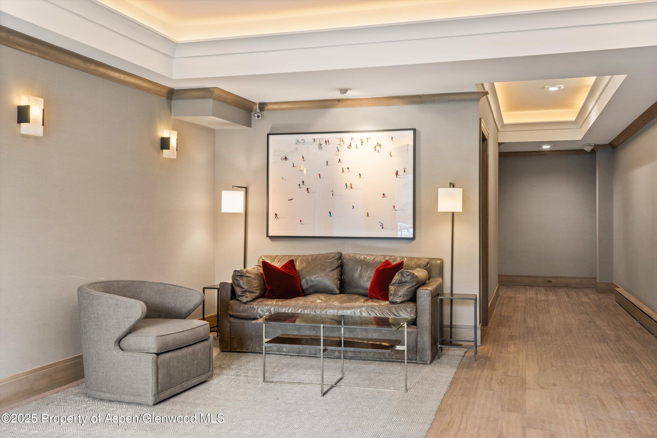 205 E Durant Avenue, Unit 1G