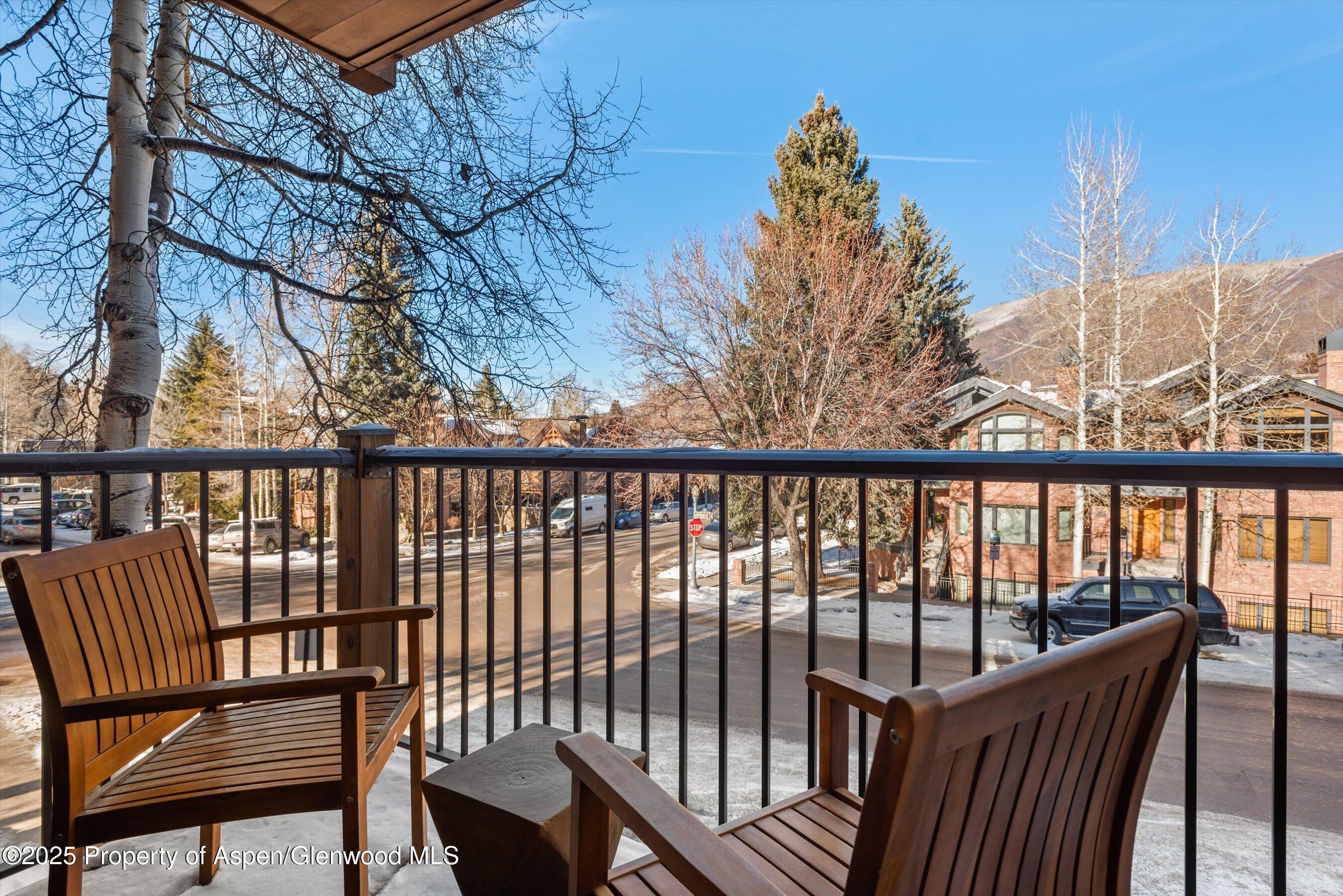 205 E Durant Avenue, Unit 1G