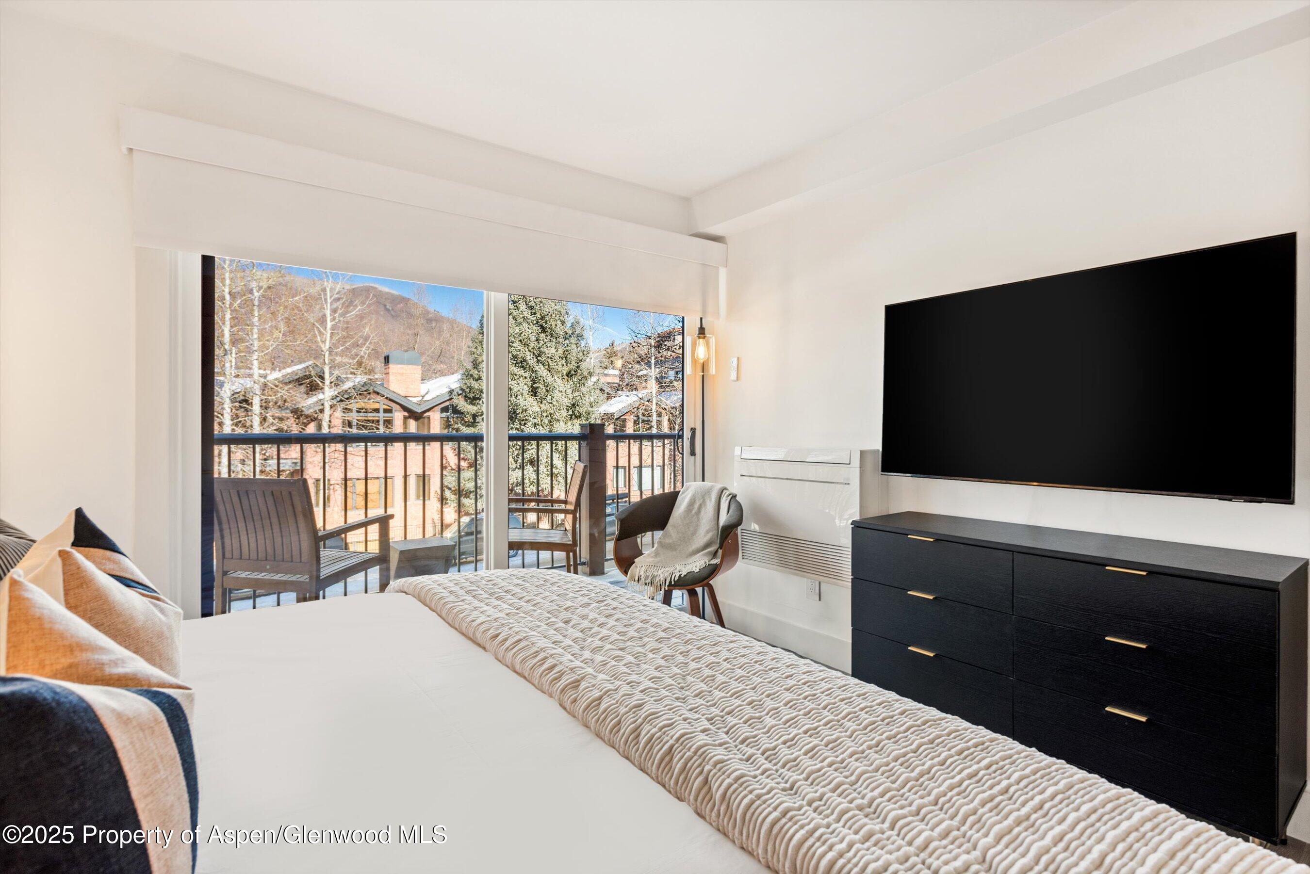 205 E Durant Avenue, Unit 1G
