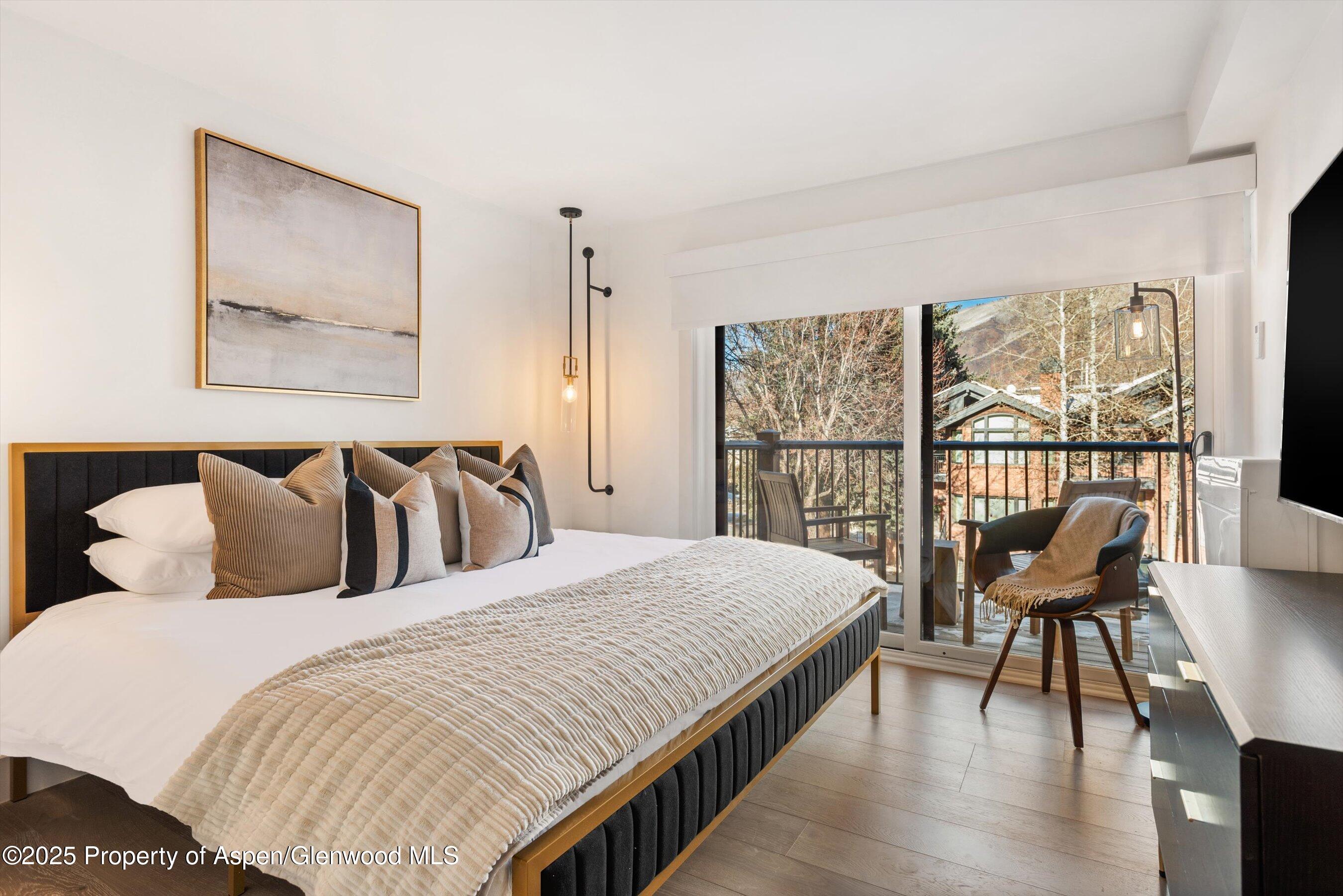 205 E Durant Avenue, Unit 1G