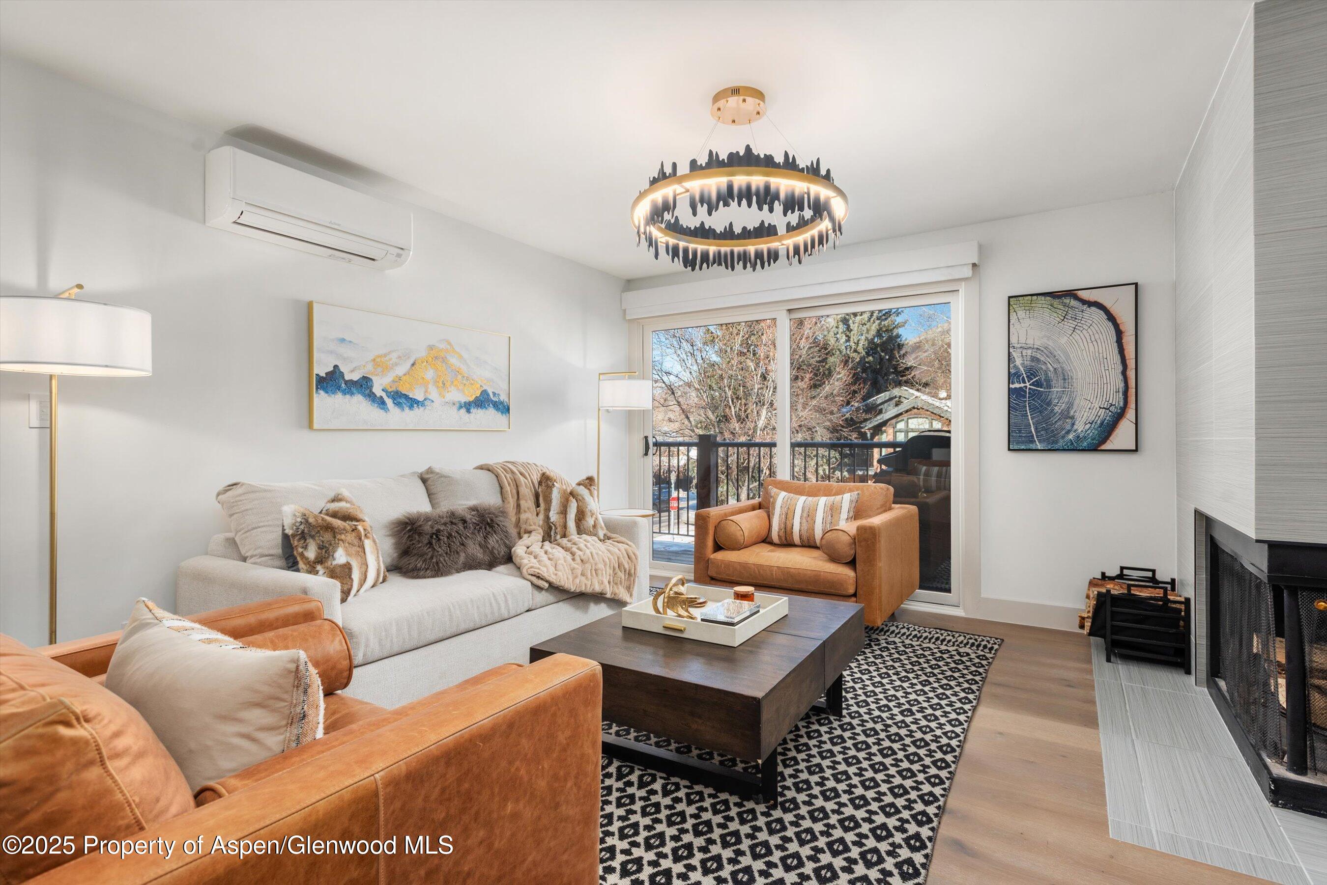 205 E Durant Avenue, Unit 1G