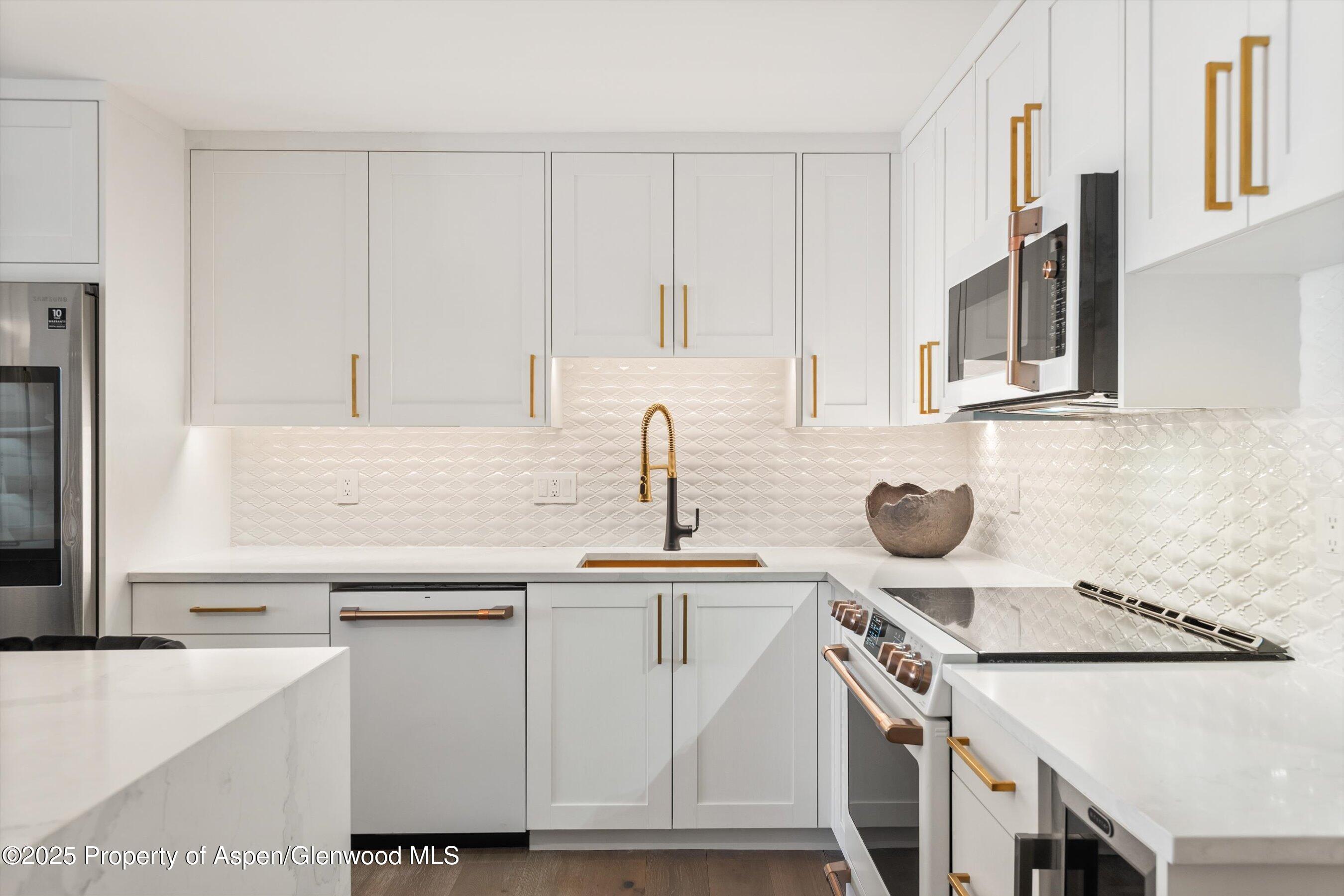 205 E Durant Avenue, Unit 1G