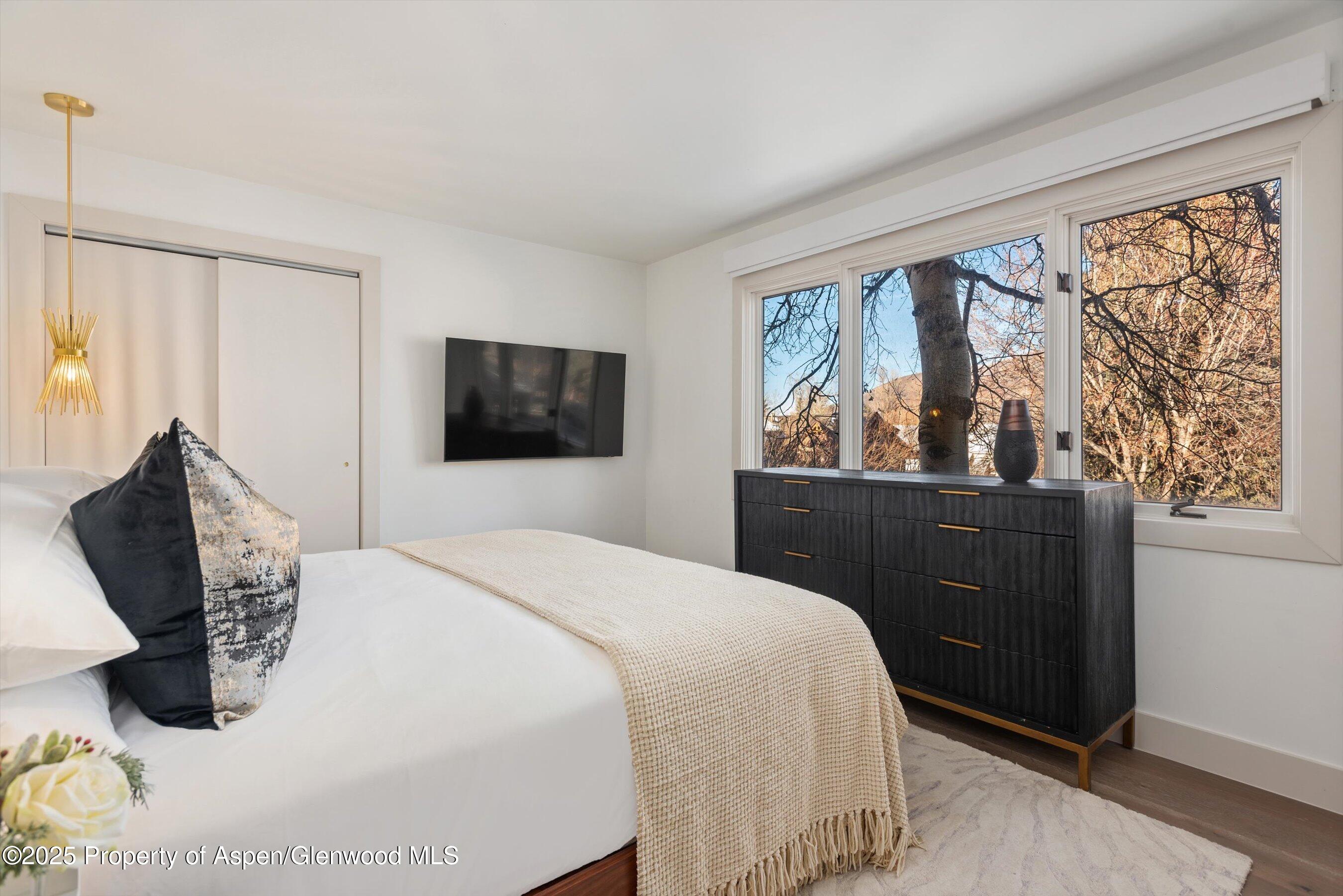 205 E Durant Avenue, Unit 1G