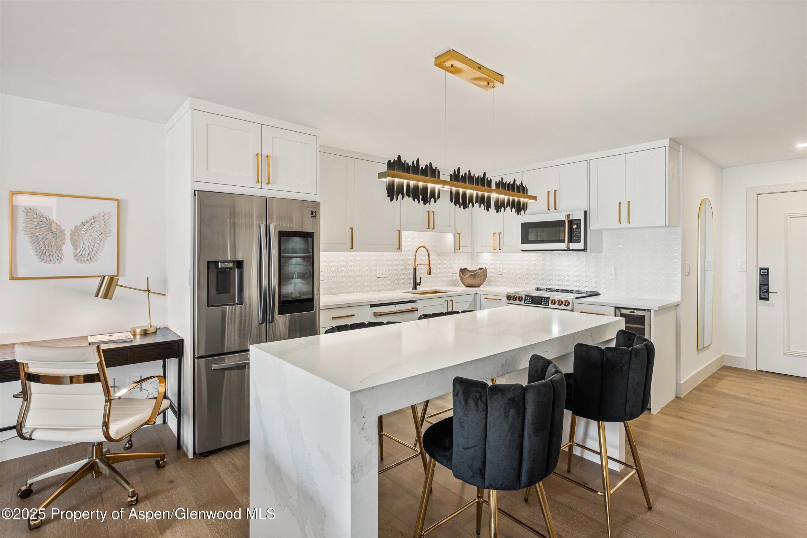 205 E Durant Avenue, Unit 1G