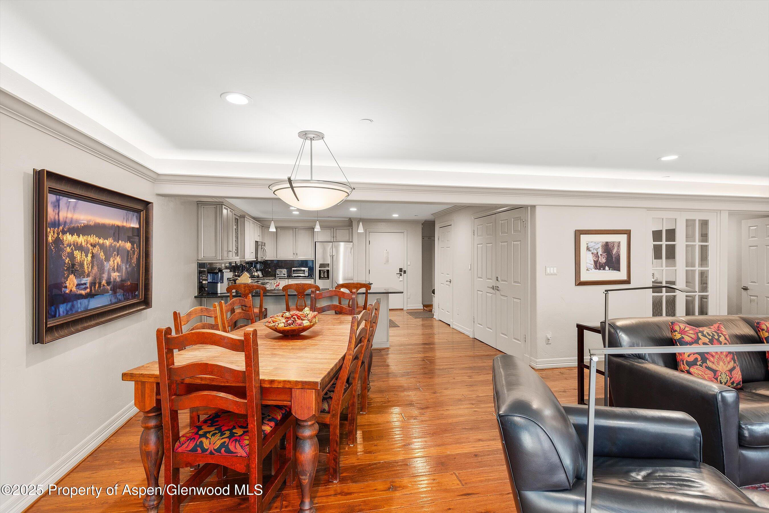 555 E Durant Avenue, 4E