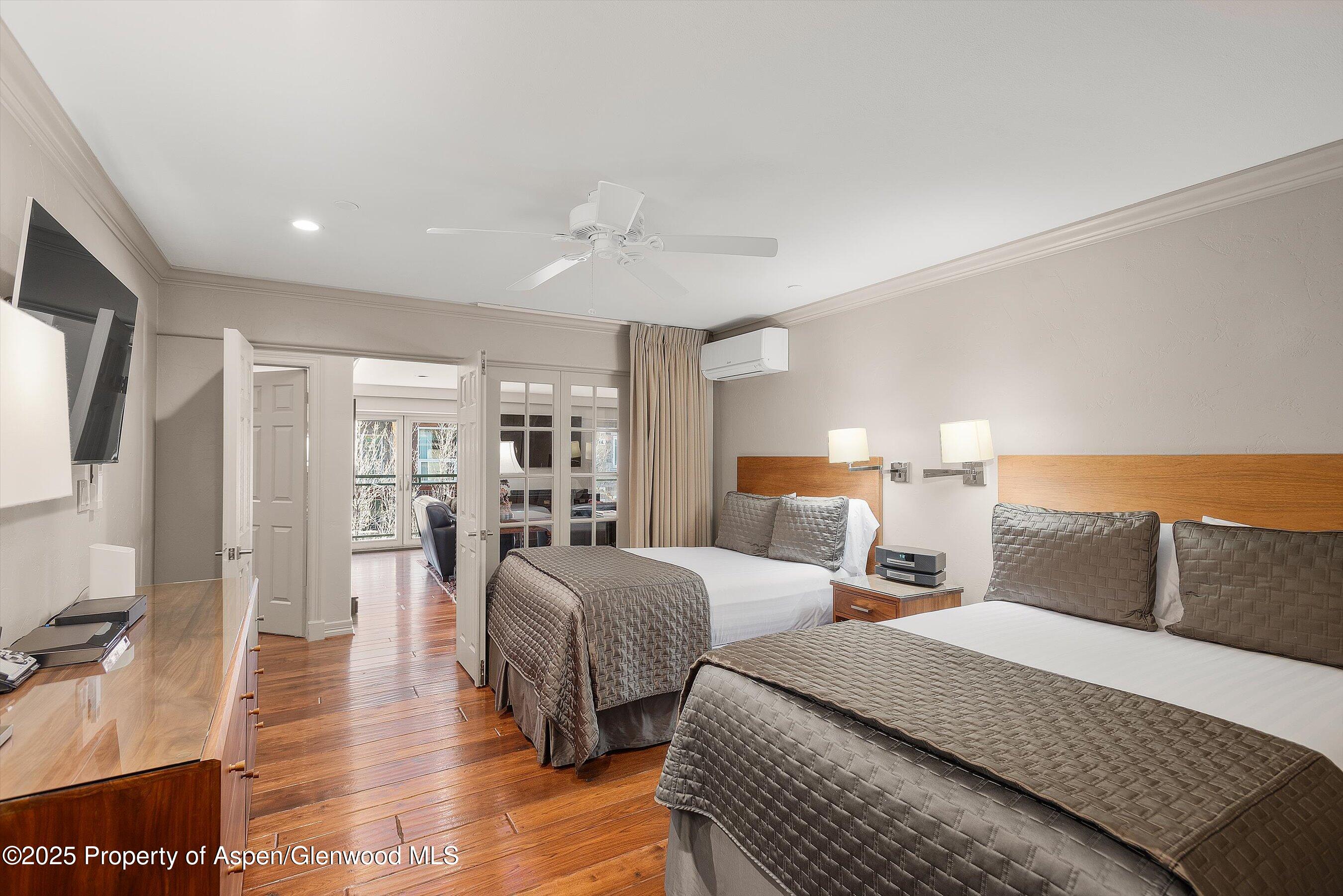 555 E Durant Avenue, 4E