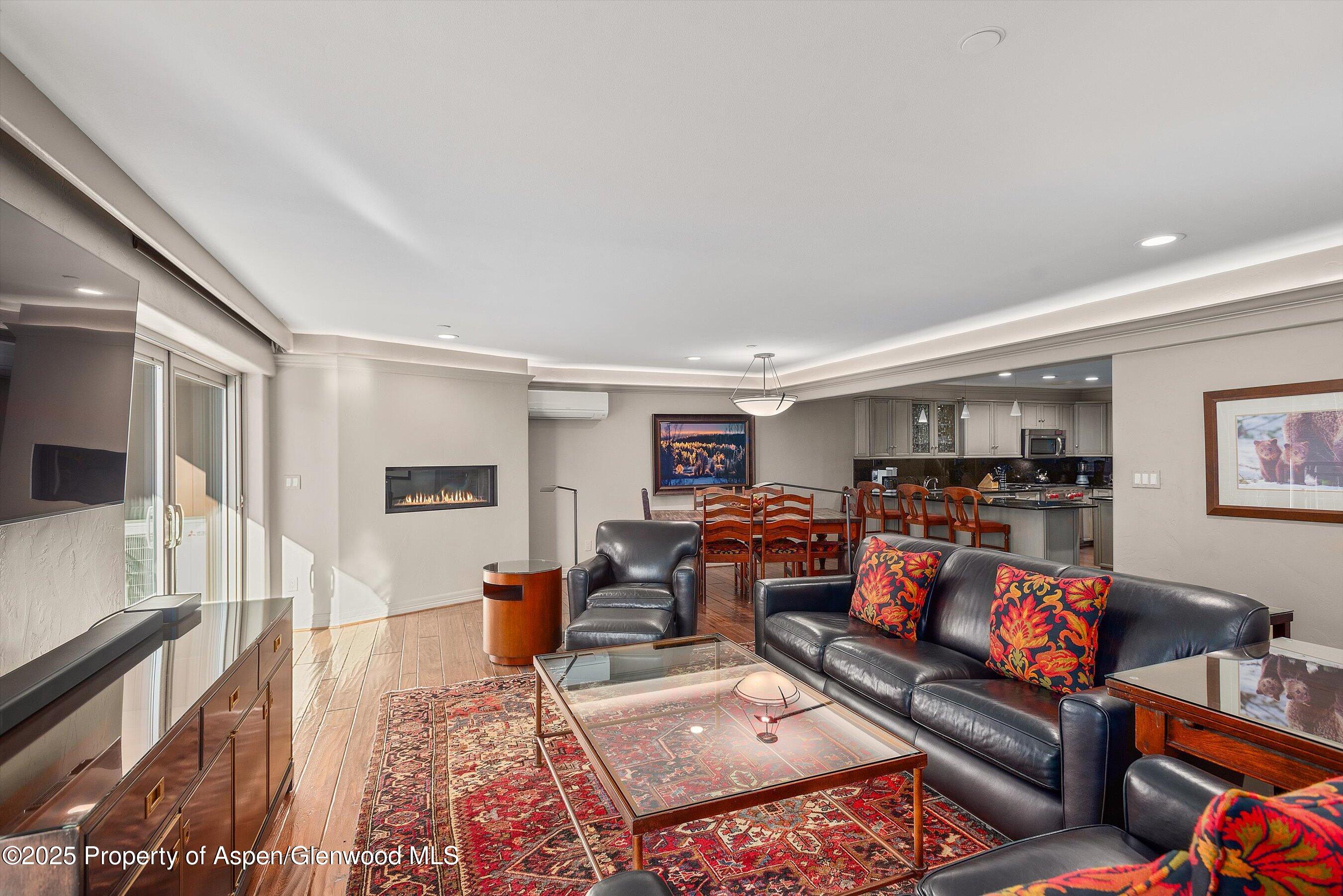 555 E Durant Avenue, 4E