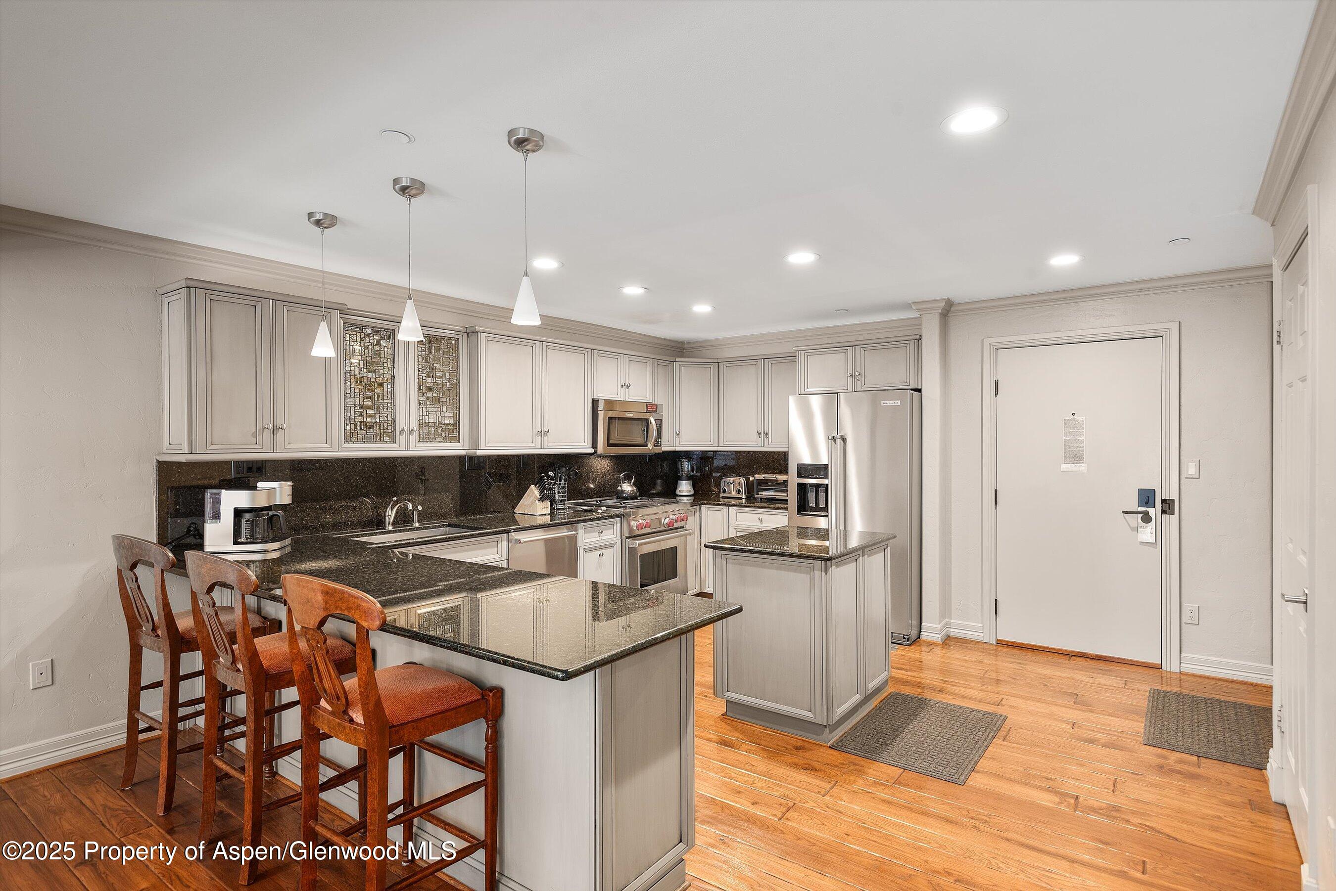 555 E Durant Avenue, 4E