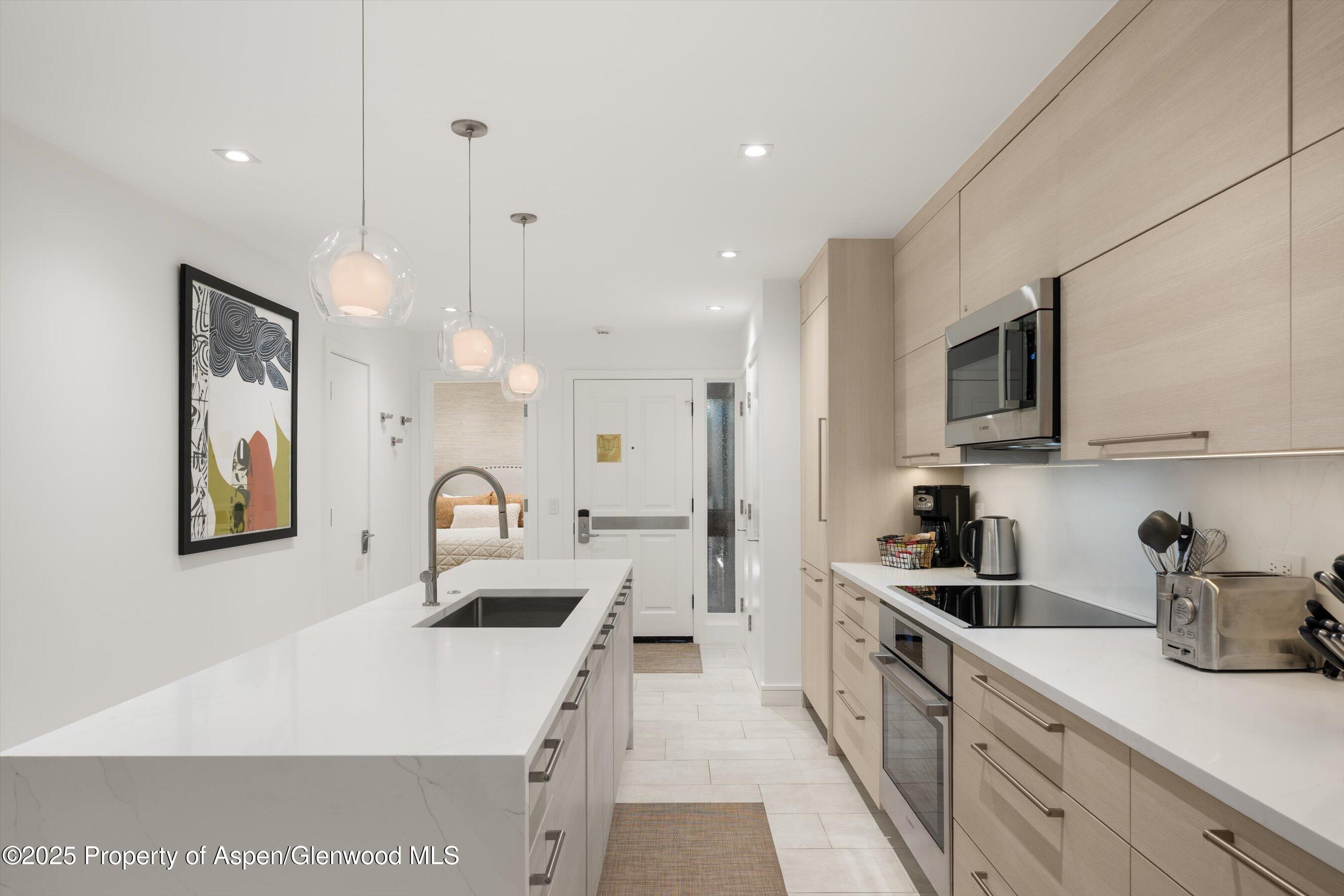 610 S West End Street, A304