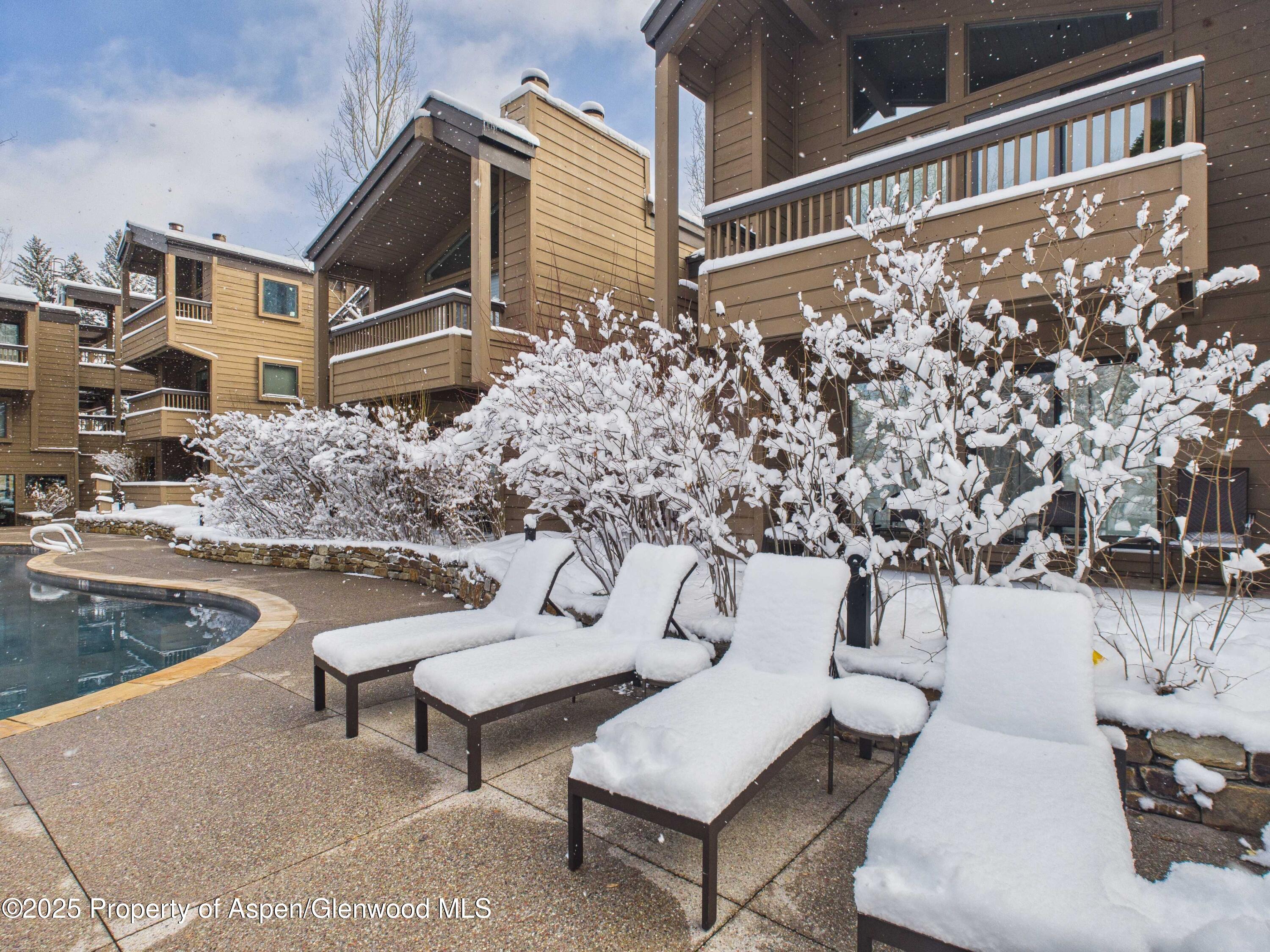 610 S West End Street, A304