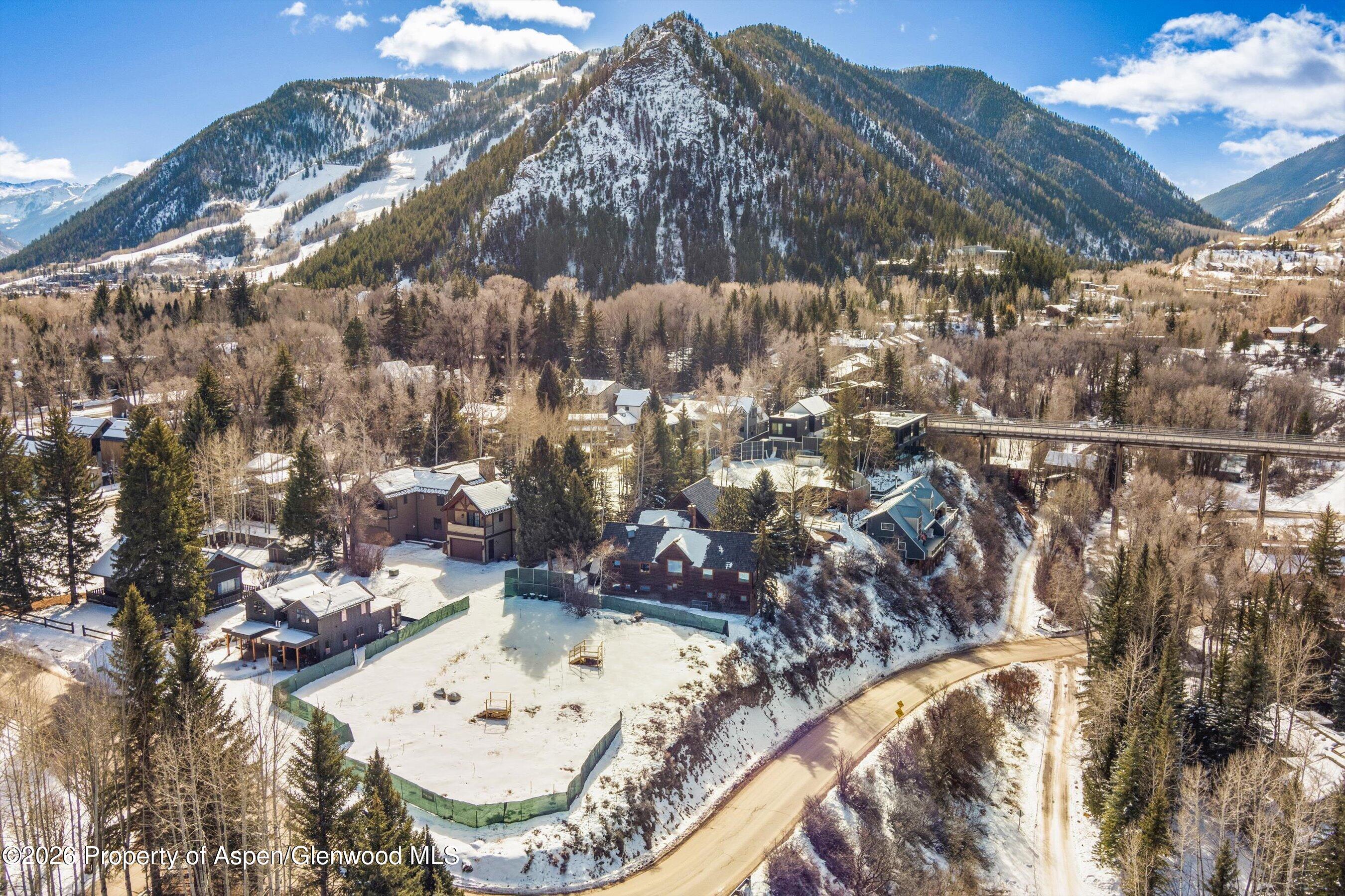 965 & 969 W Smuggler Street