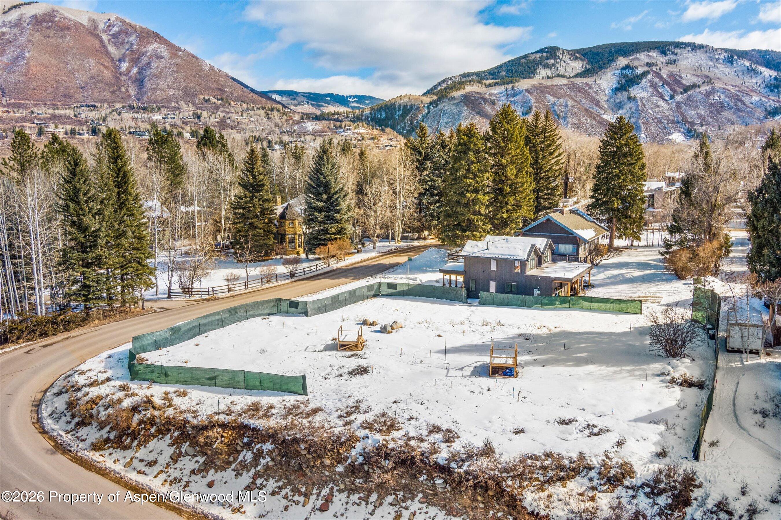 965 & 969 W Smuggler Street