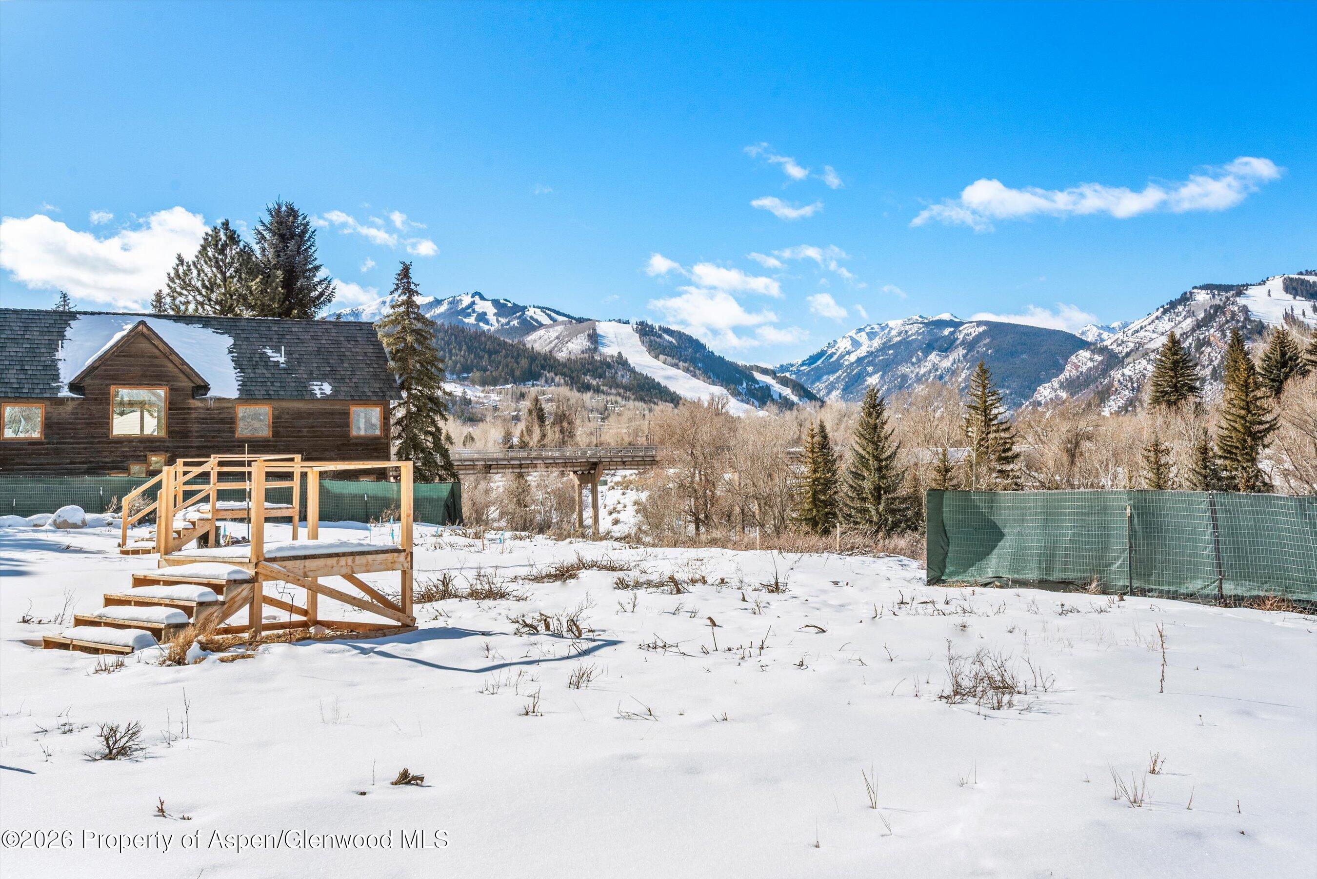 965 & 969 W Smuggler Street