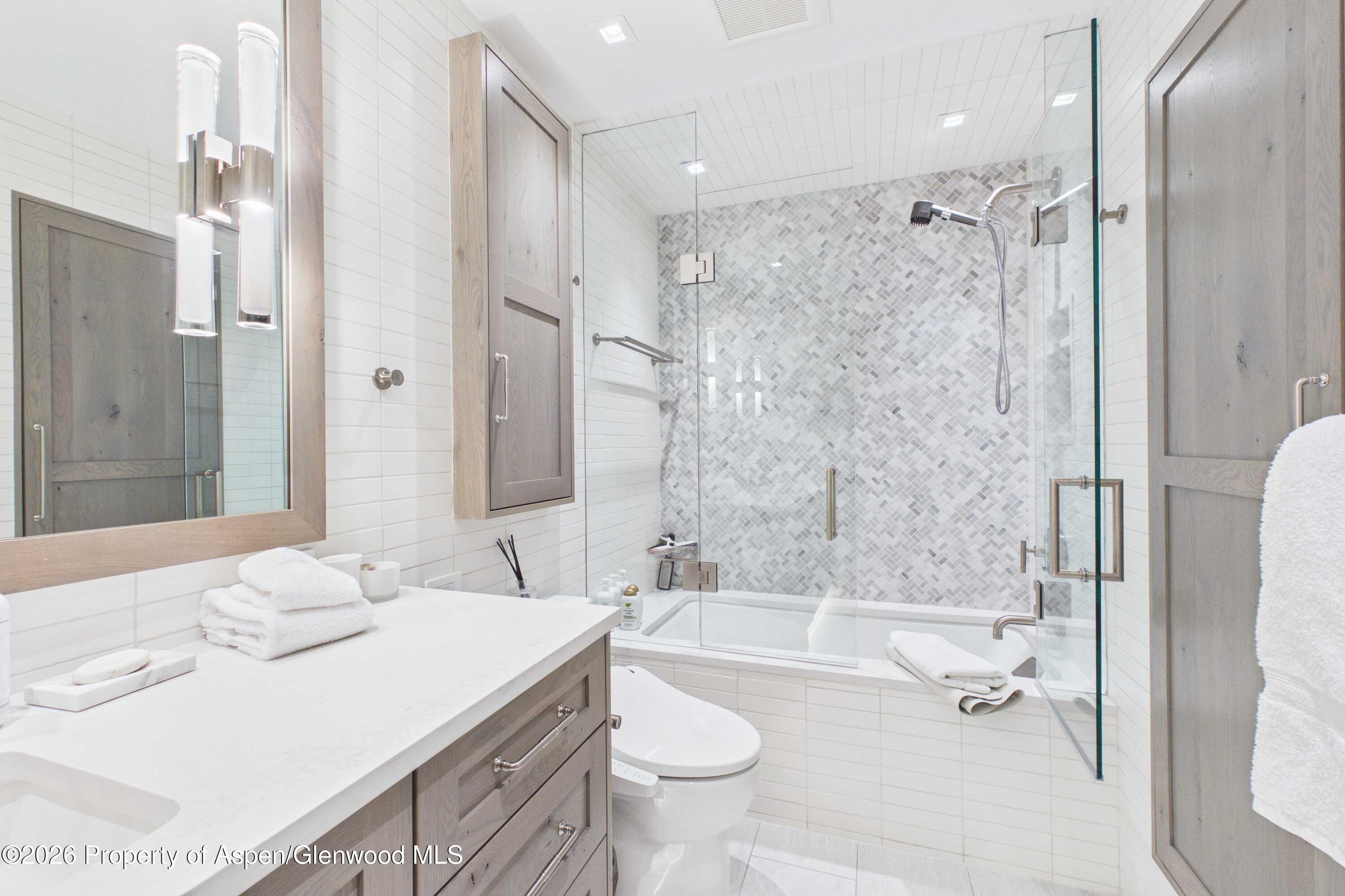 610 S West End Street G201