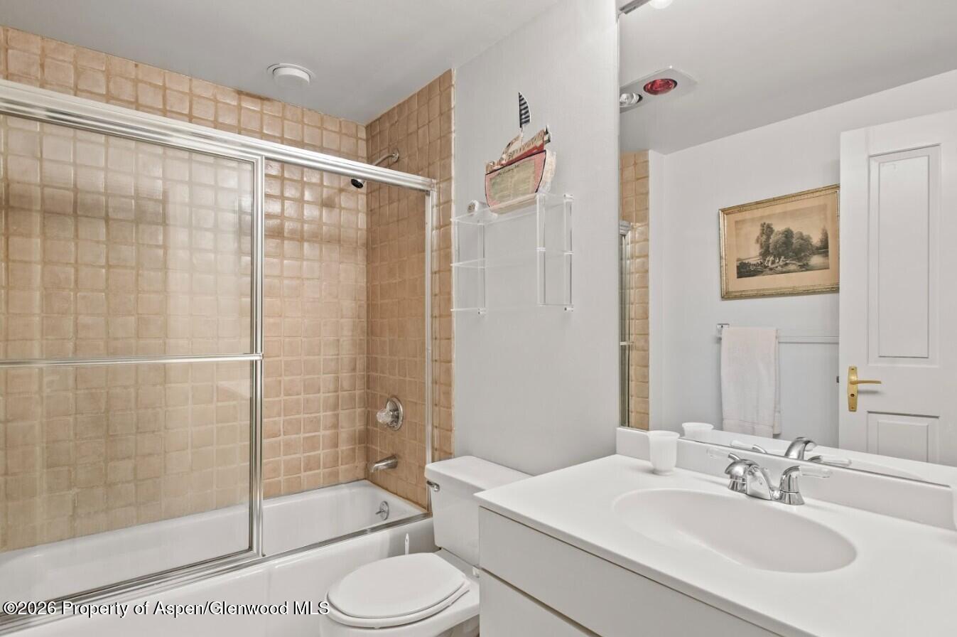 209 Larkspur Lane