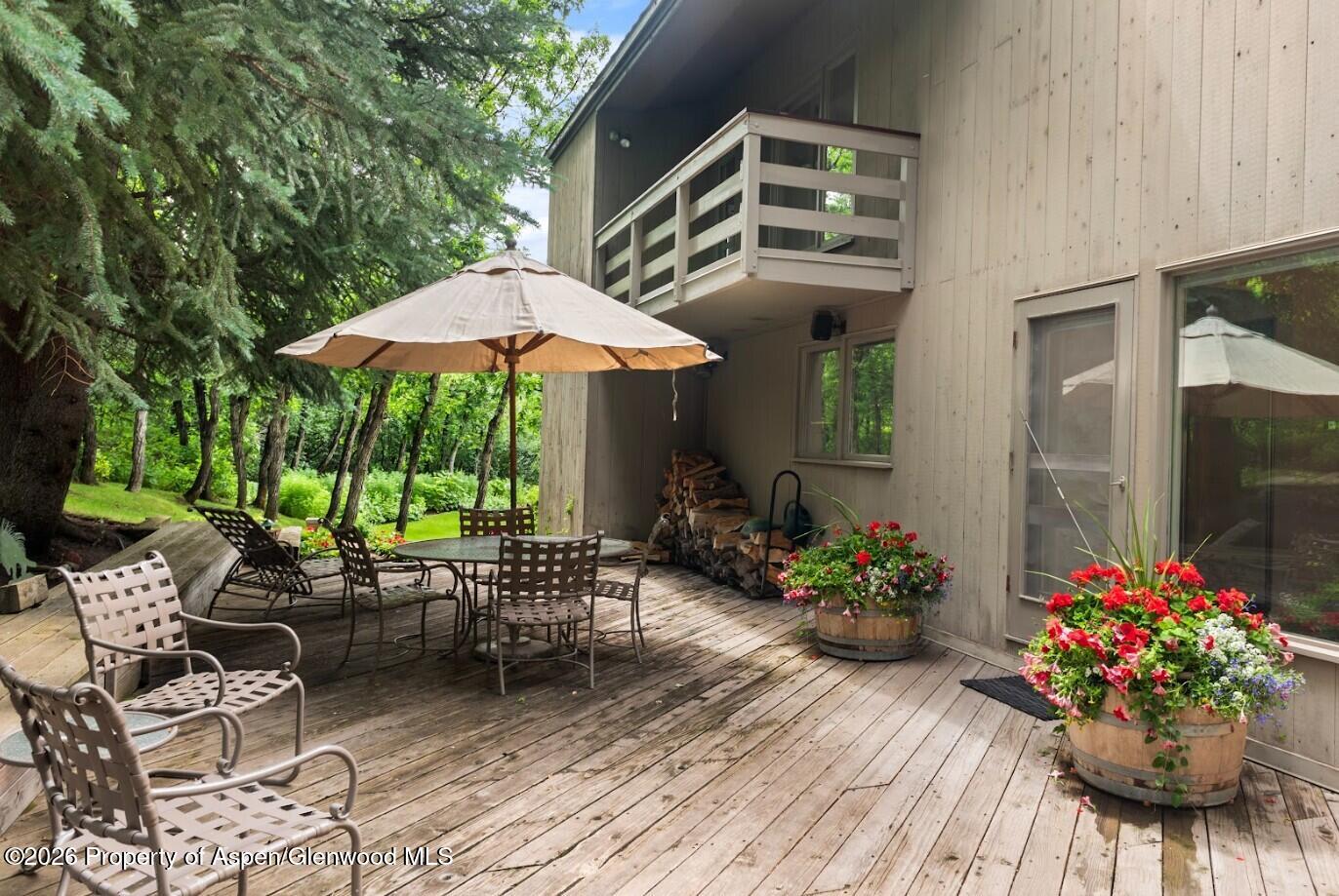 209 Larkspur Lane
