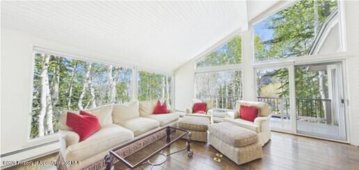 209 Larkspur Lane