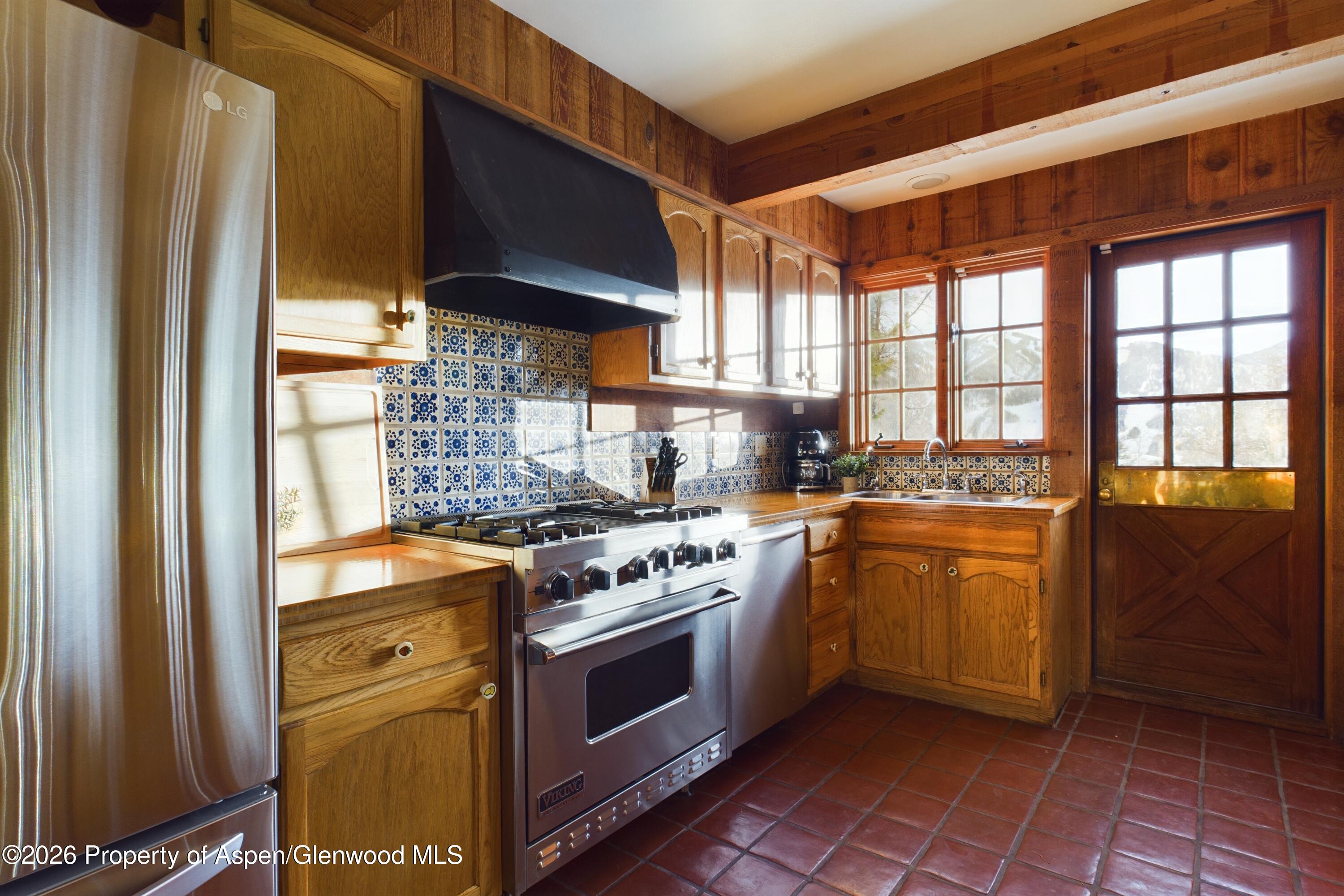 209 E Reds Road Main House