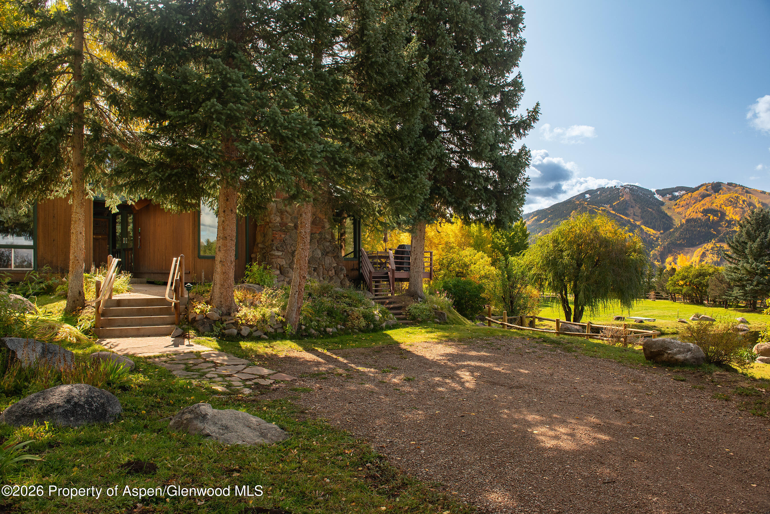 209 E Reds Road Main House
