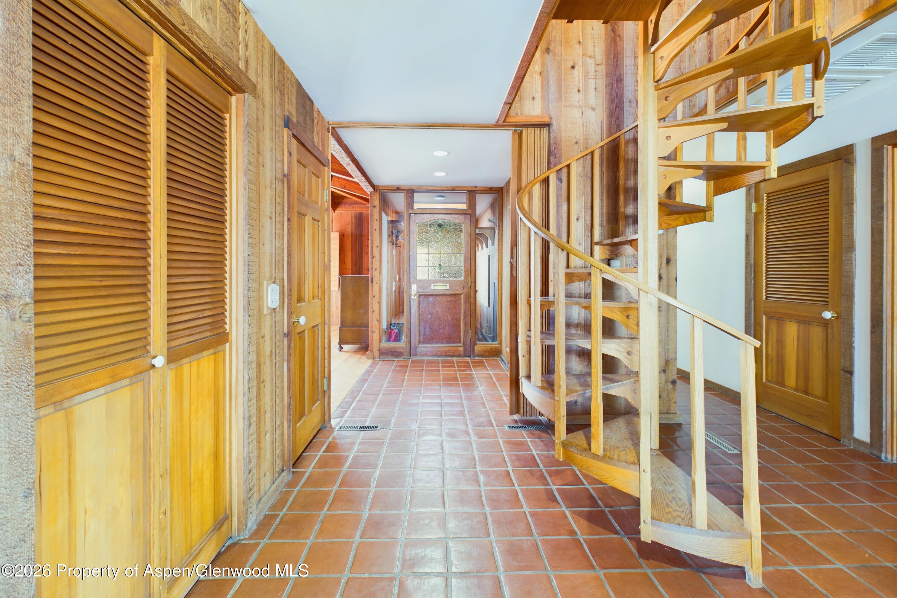209 E Reds Road Main House