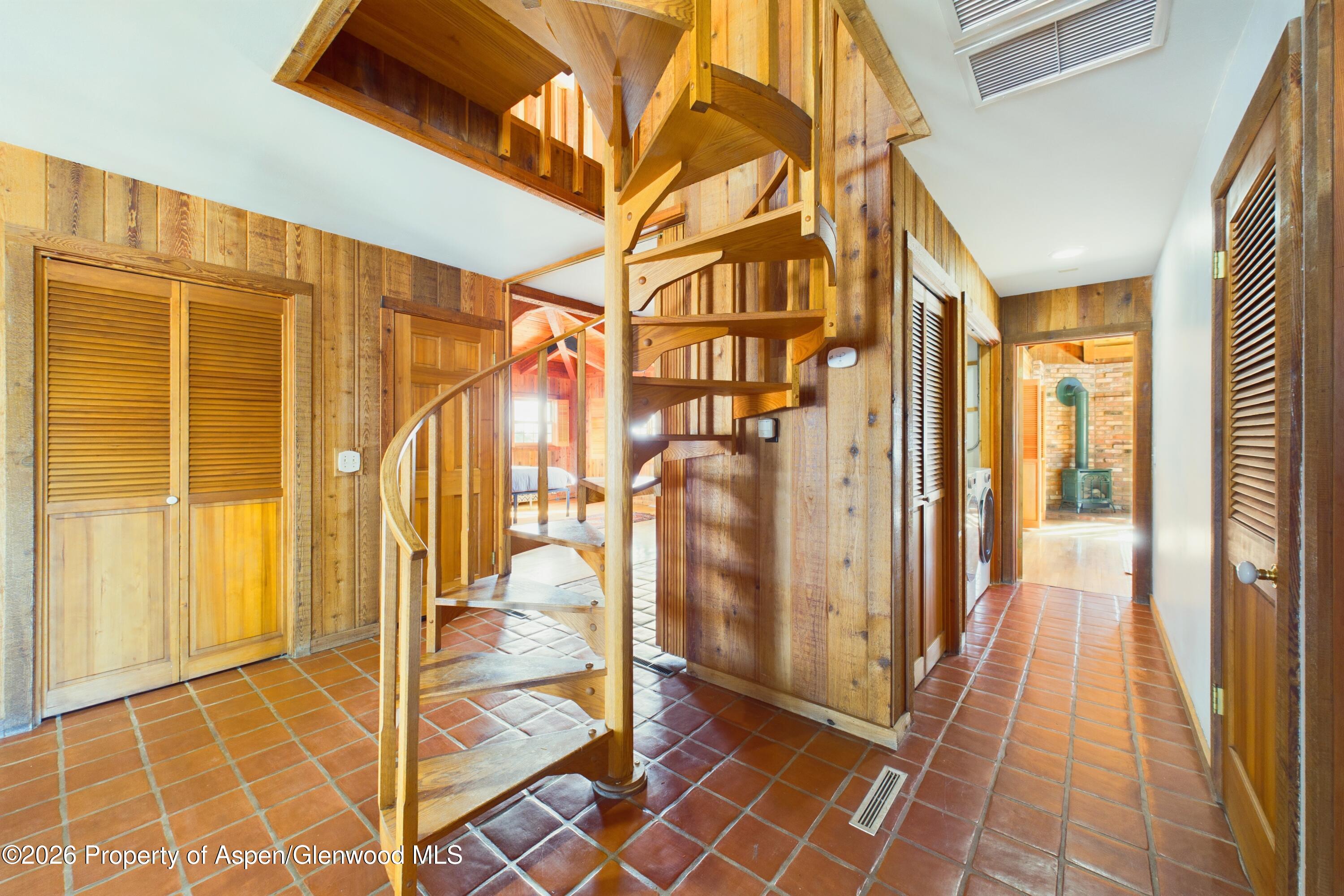 209 E Reds Road Main House
