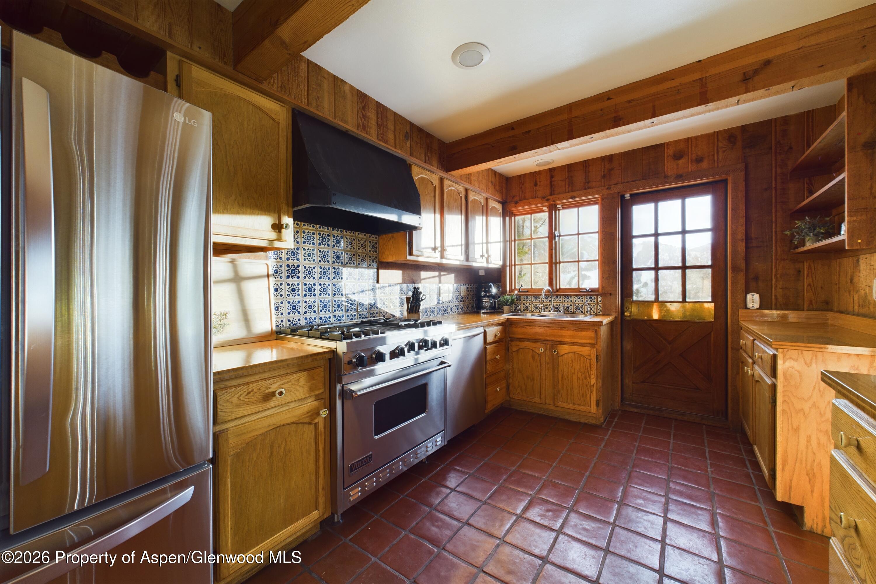 209 E Reds Road Main House