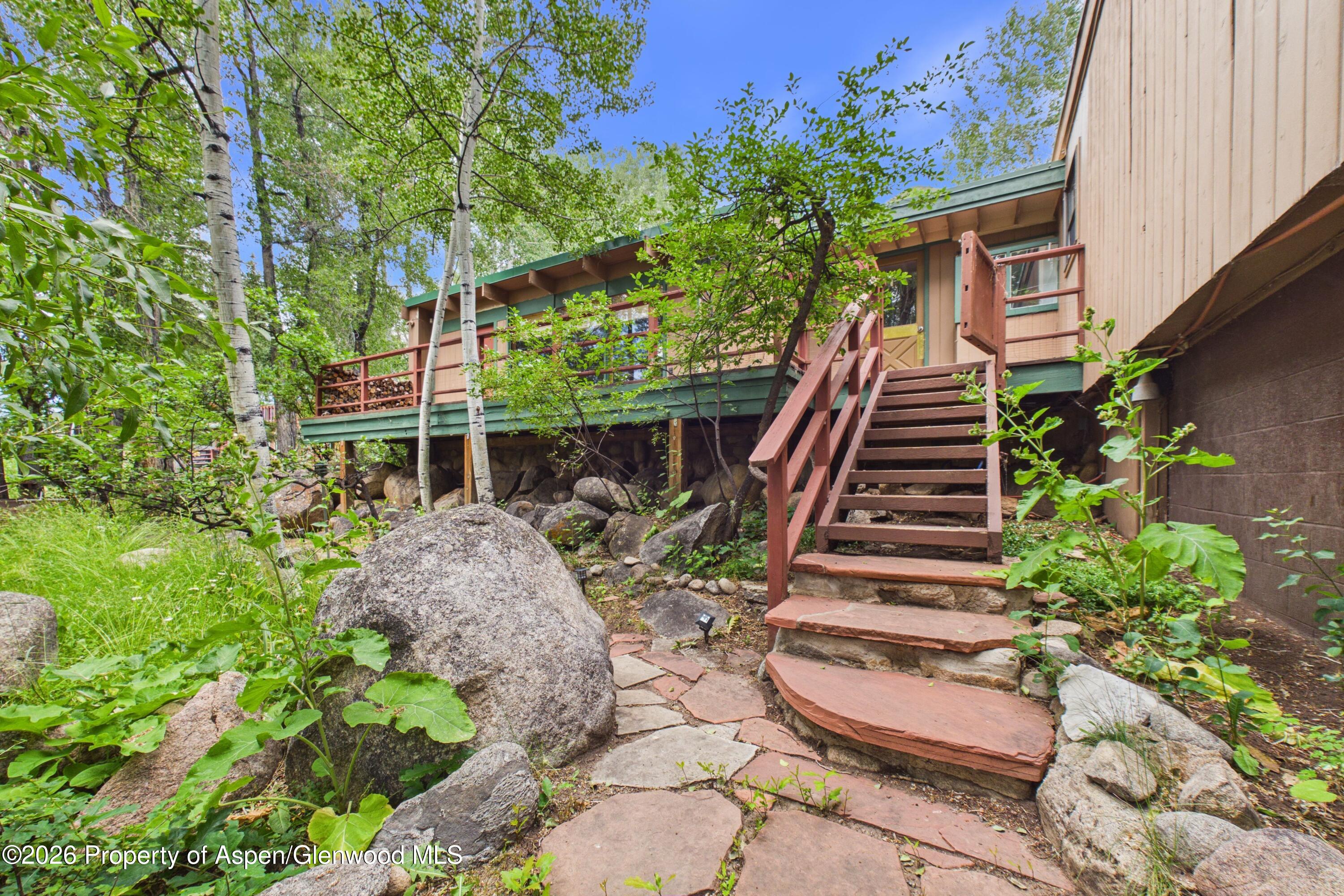 209 E Reds Road Guest House