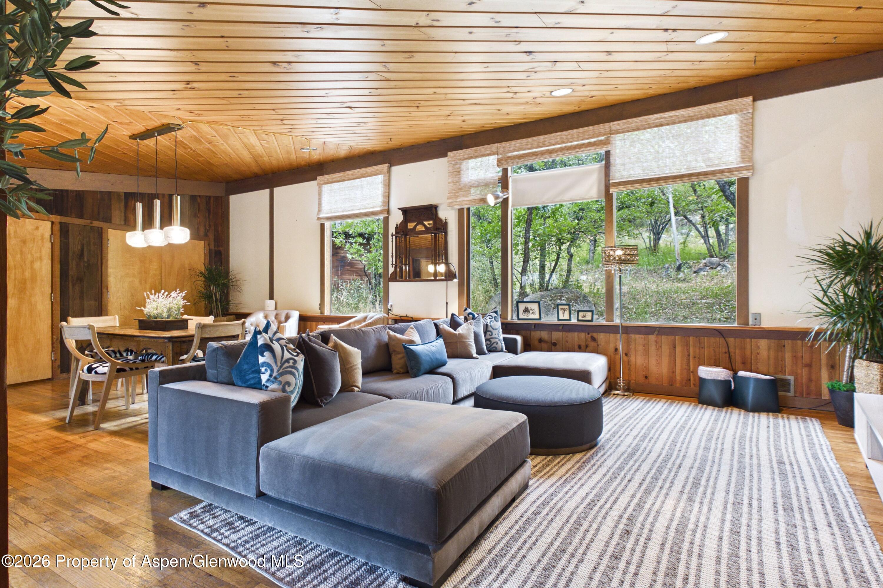 209 E Reds Road Guest House