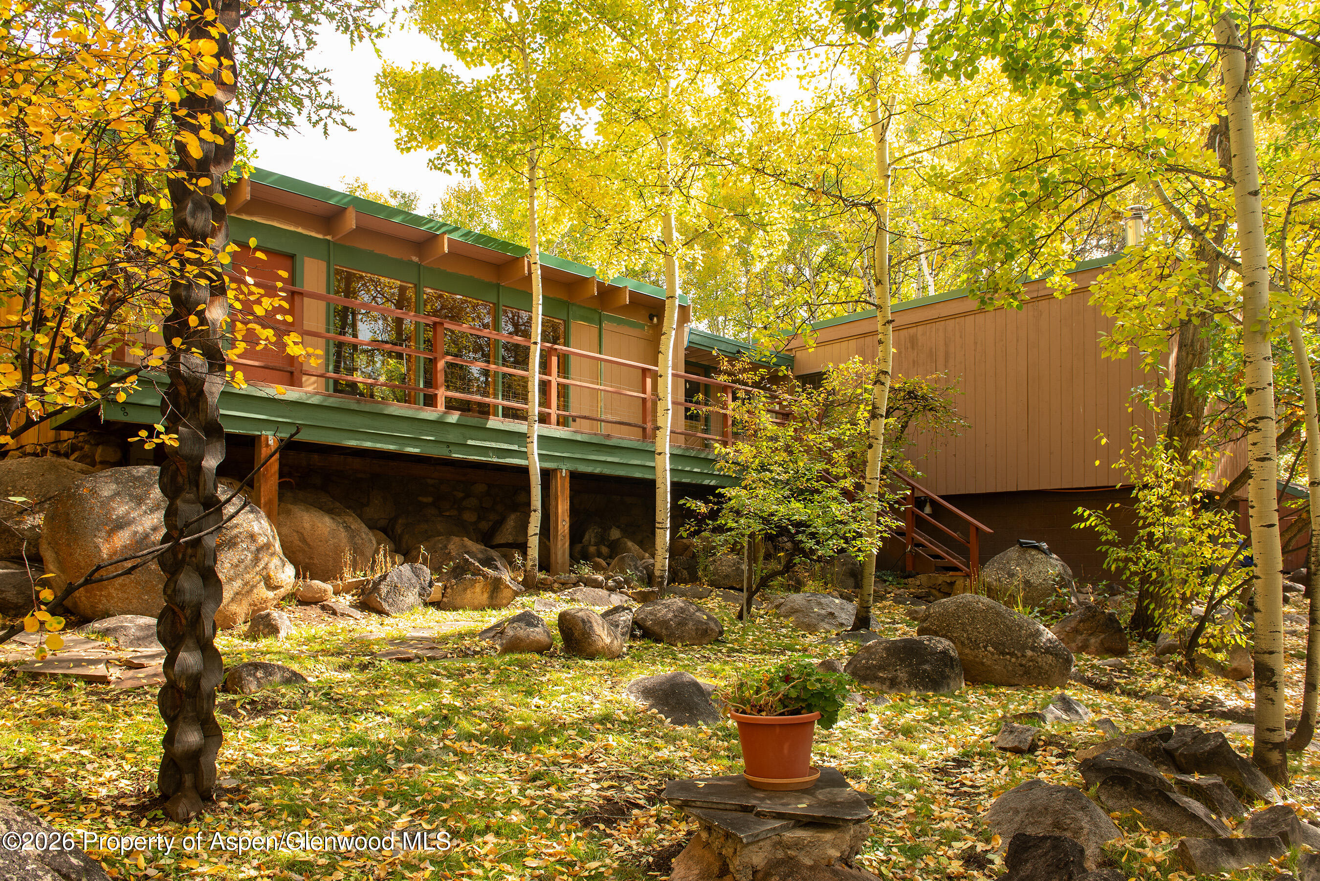 209 E Reds Road Guest House