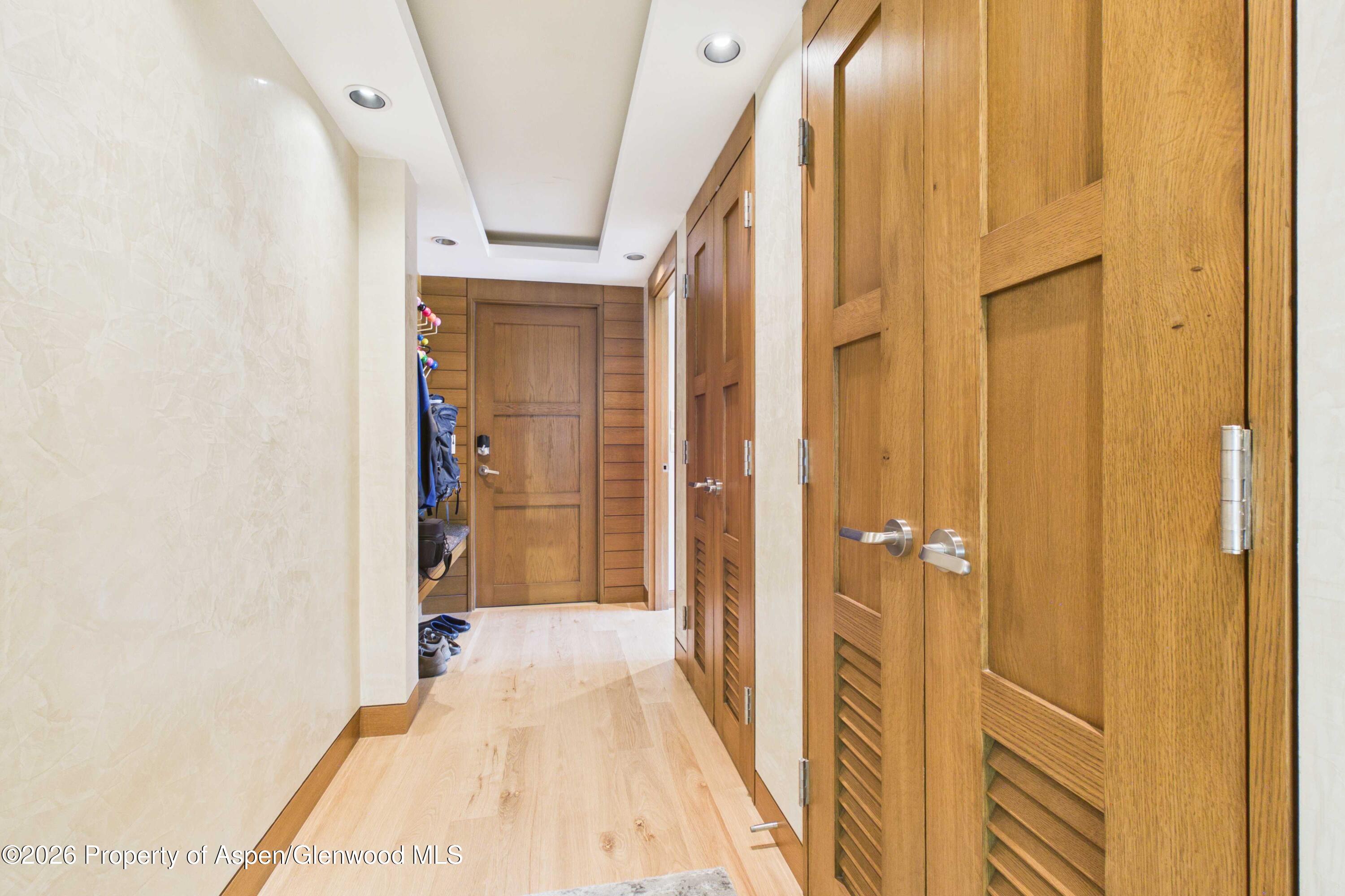400 W Hopkins Avenue Unit: 6/7
