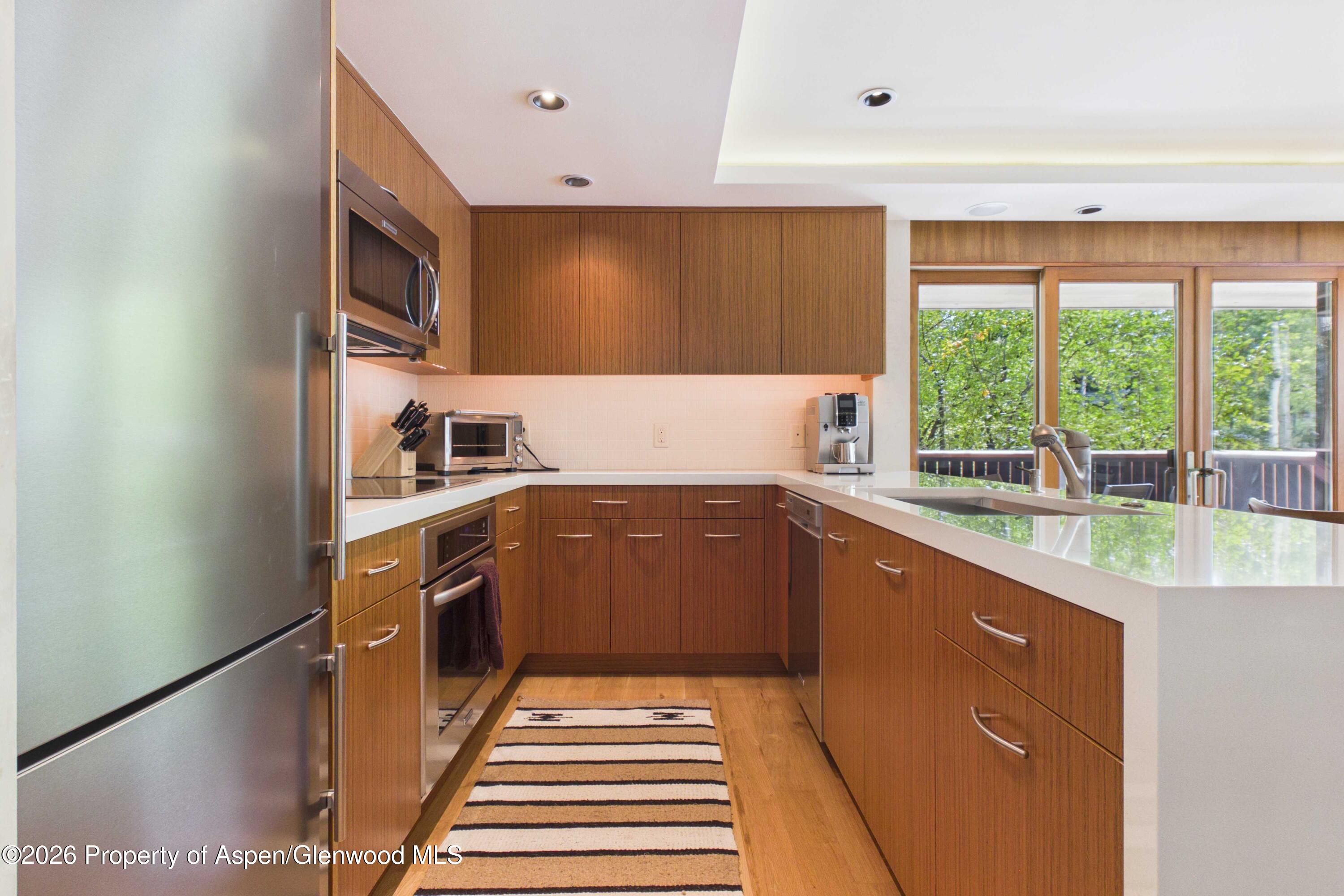 400 W Hopkins Avenue Unit: 6/7