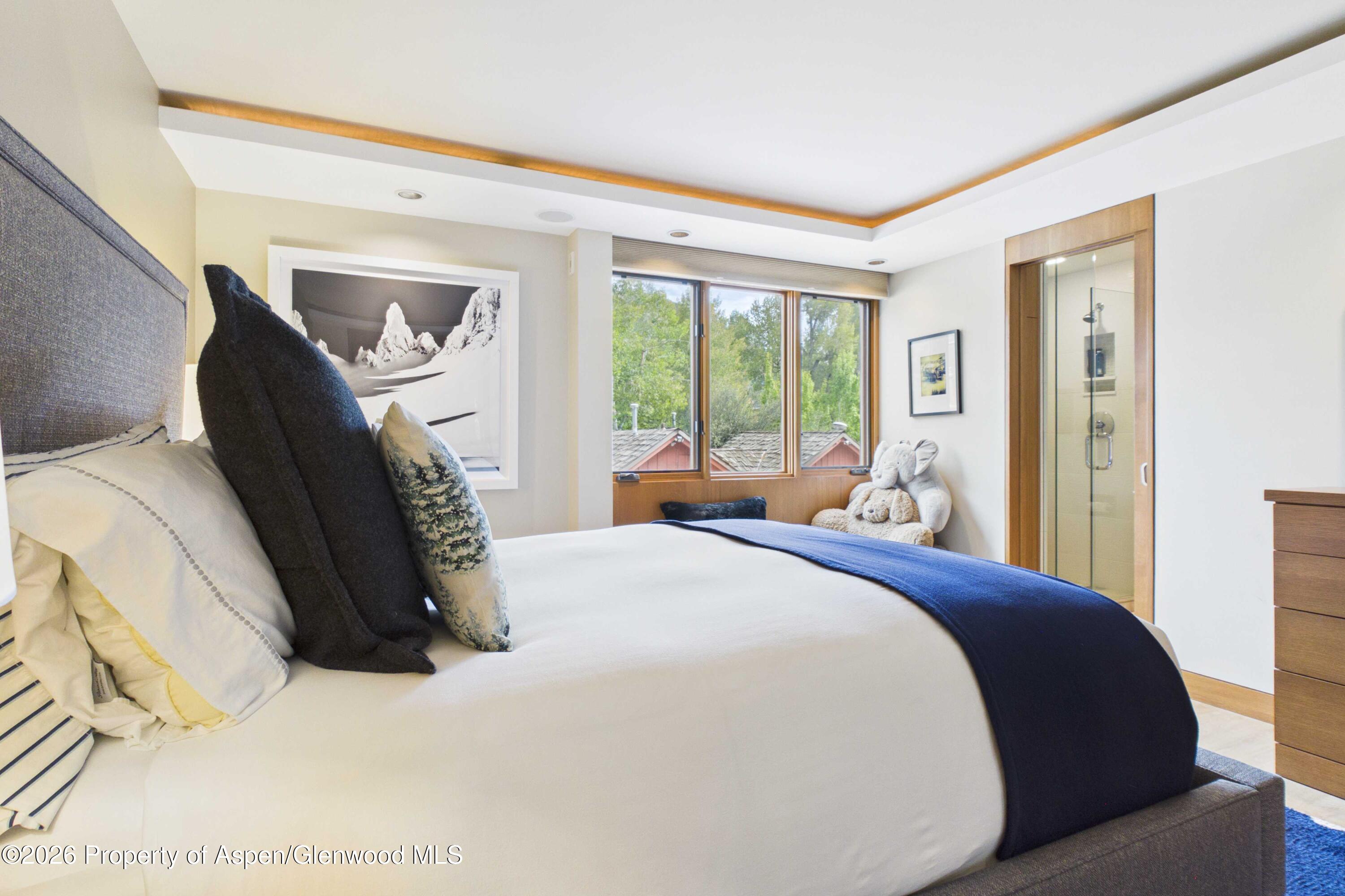 400 W Hopkins Avenue Unit: 6/7