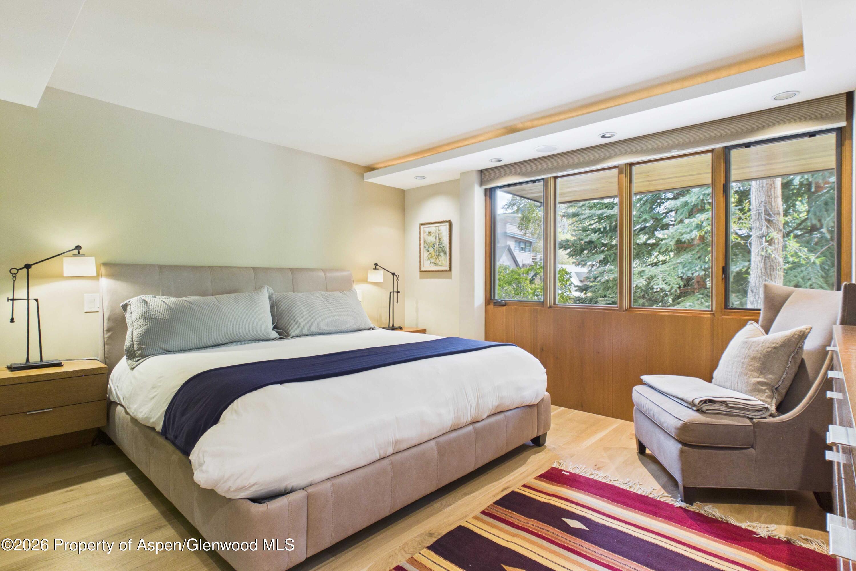 400 W Hopkins Avenue Unit: 6/7