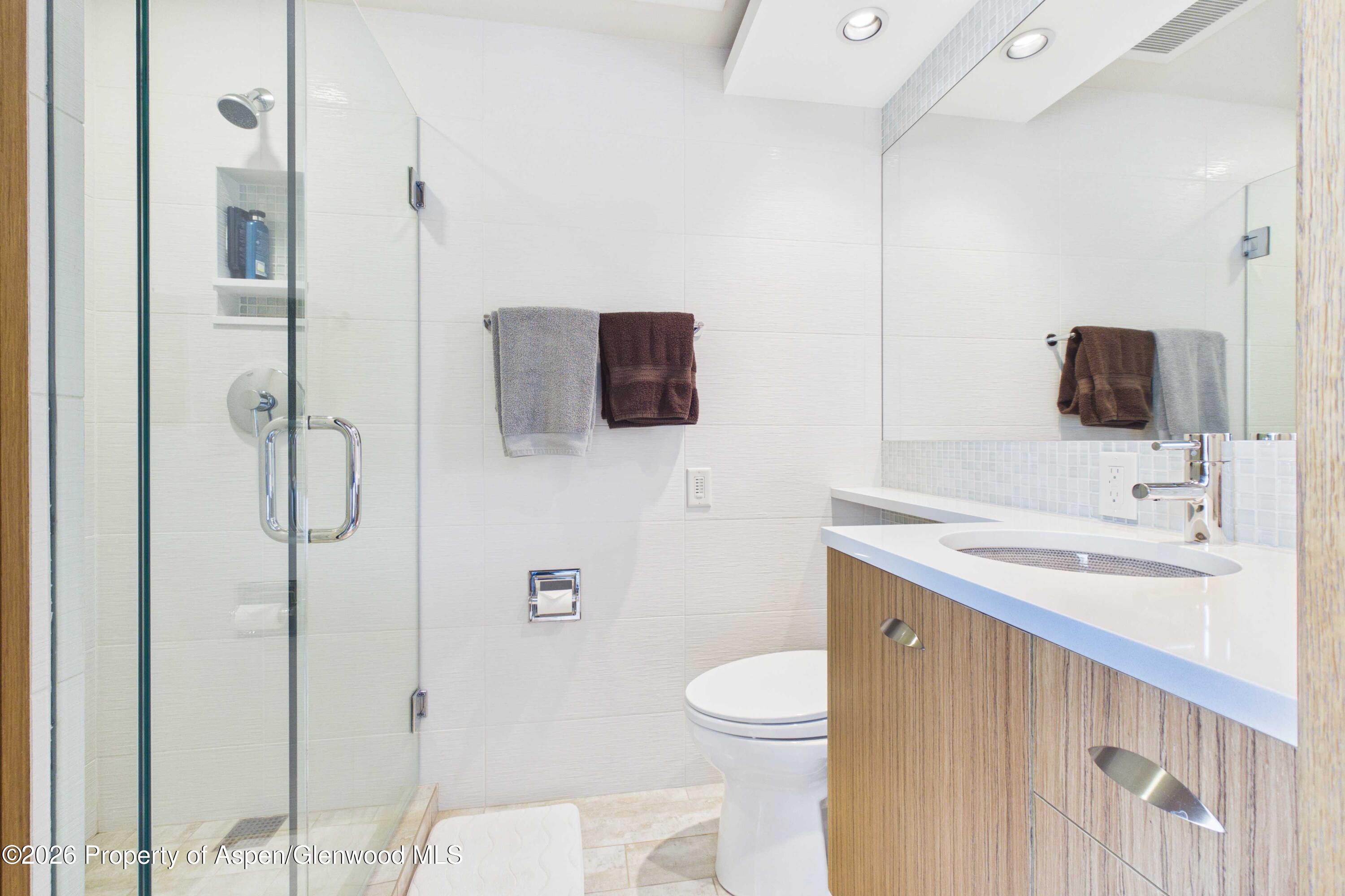 400 W Hopkins Avenue Unit: 6/7