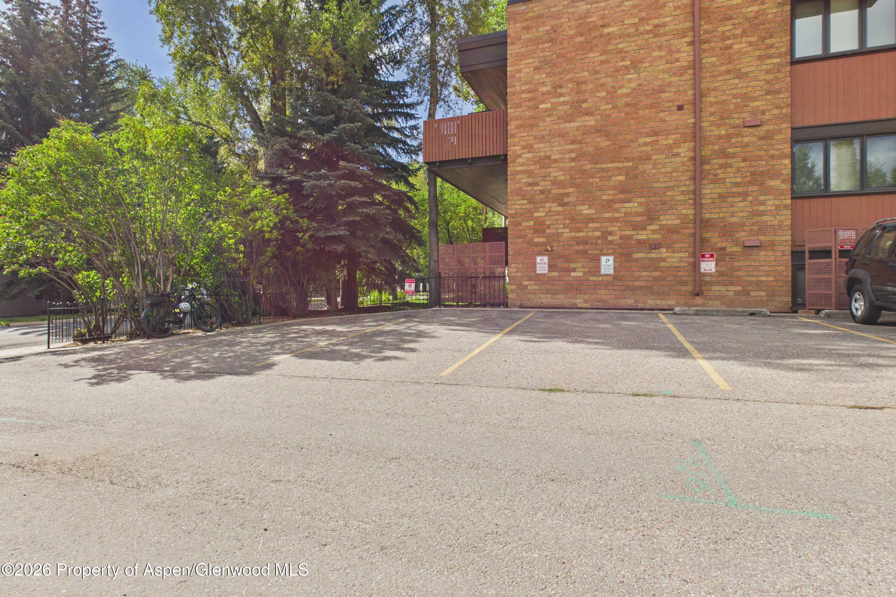 400 W Hopkins Avenue Unit: 6/7