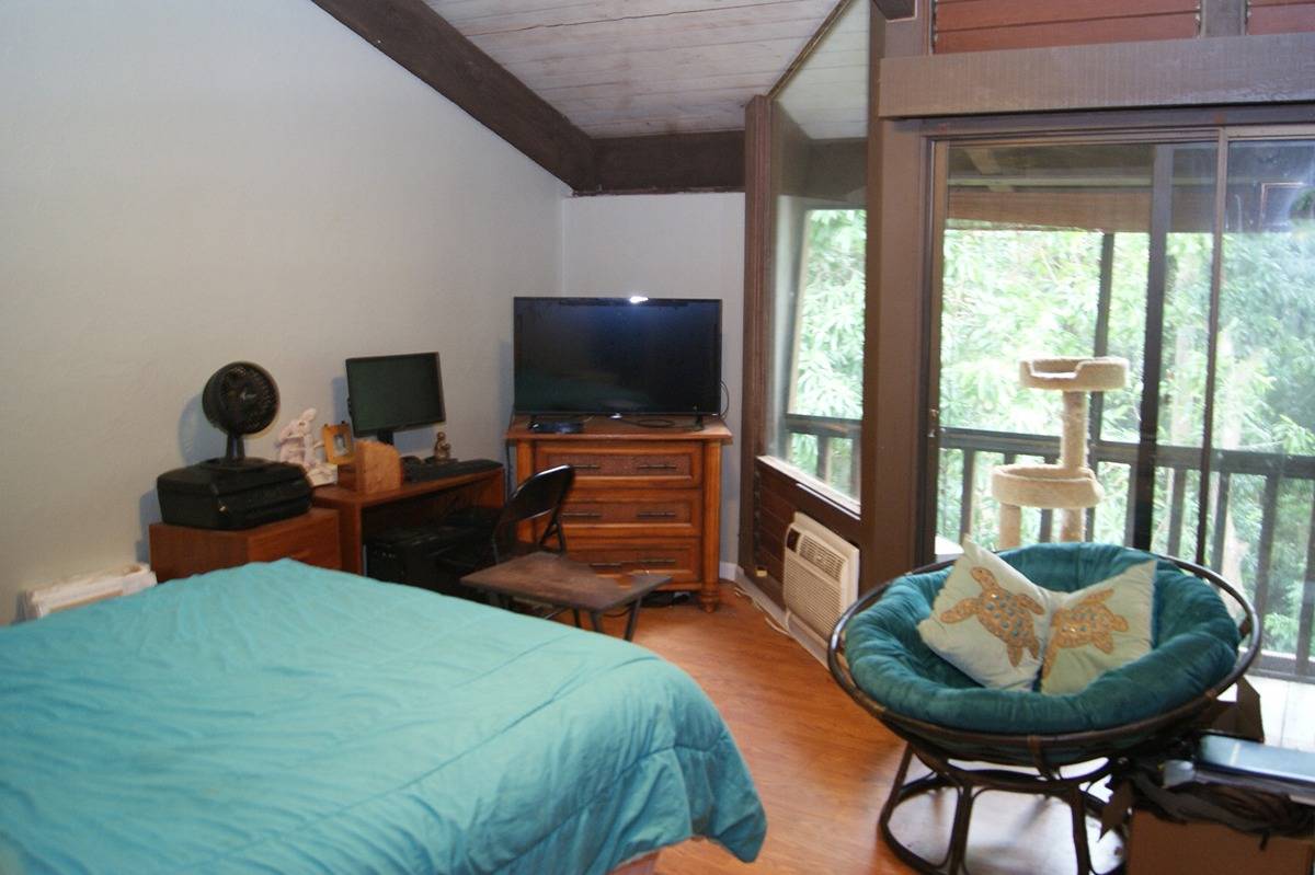 4701 KAWAIHAU RD E202