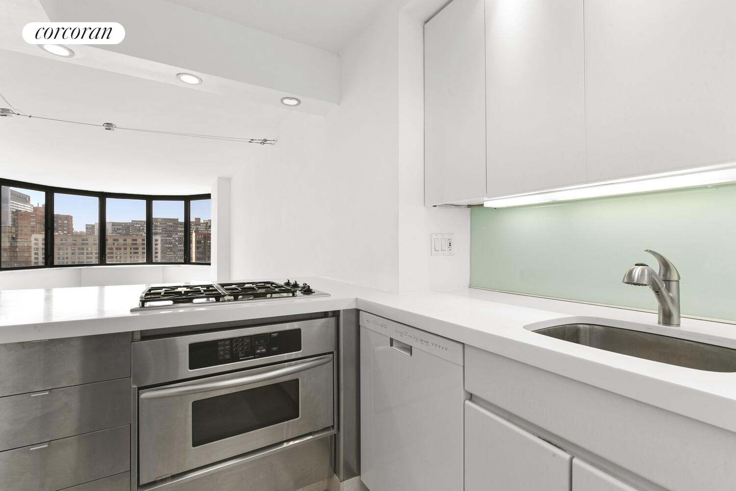 330 E 38TH Street 14C