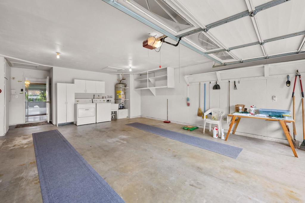 1109 Calle Del Baston