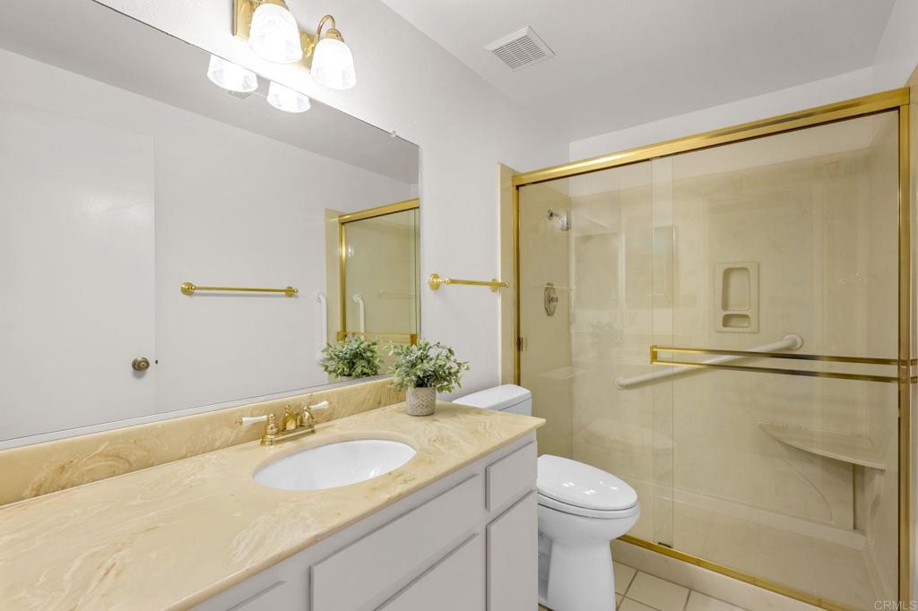 1109 Calle Del Baston