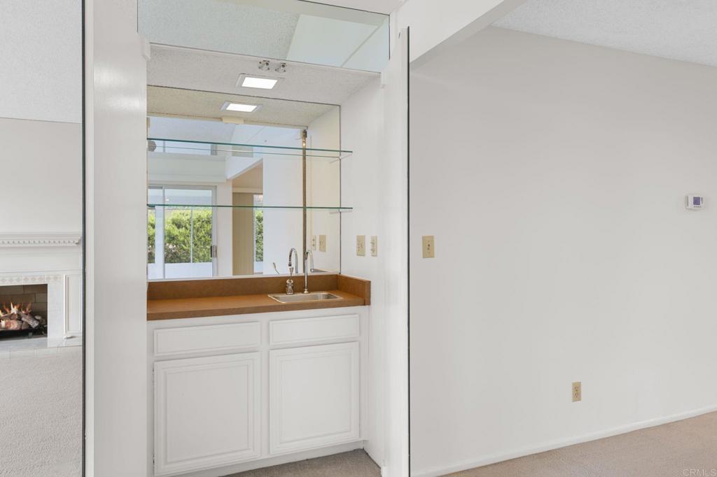 1109 Calle Del Baston