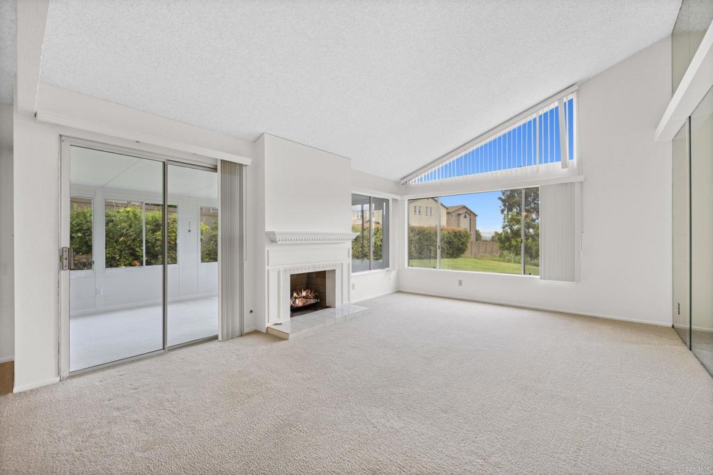 1109 Calle Del Baston