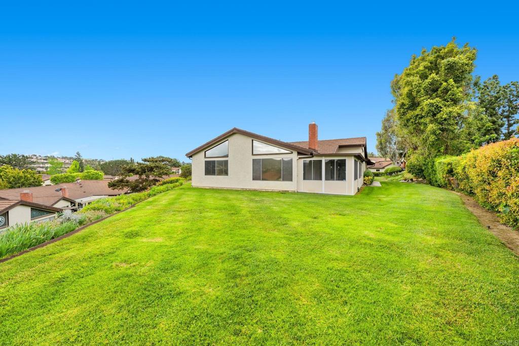 1109 Calle Del Baston