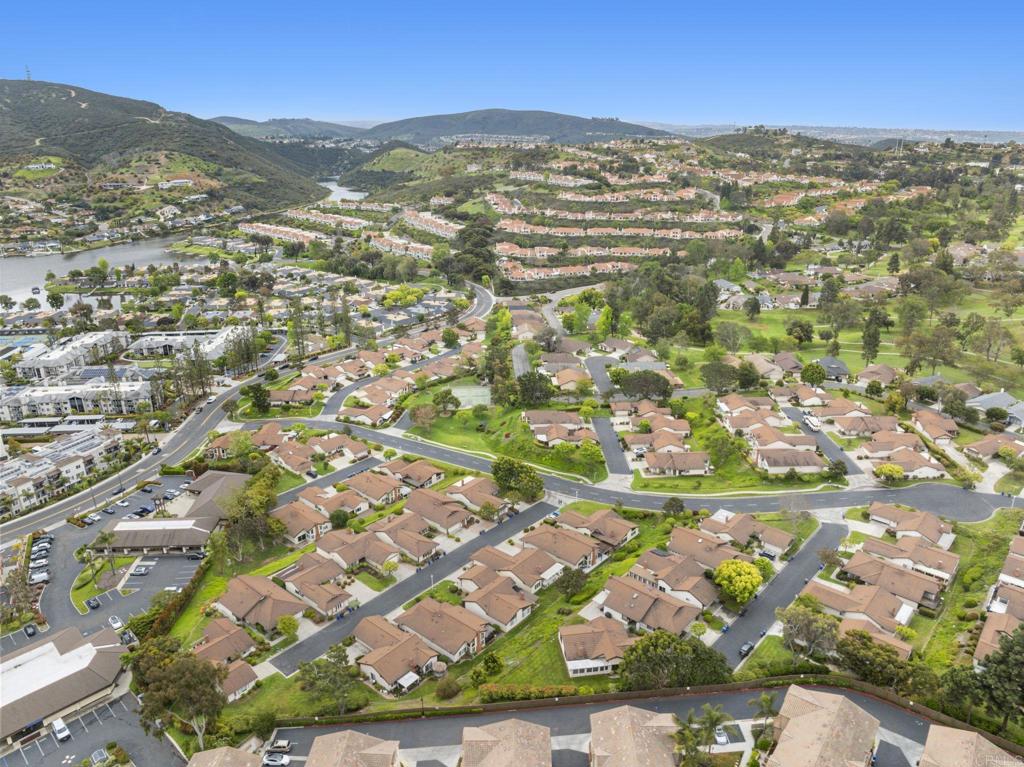 1109 Calle Del Baston