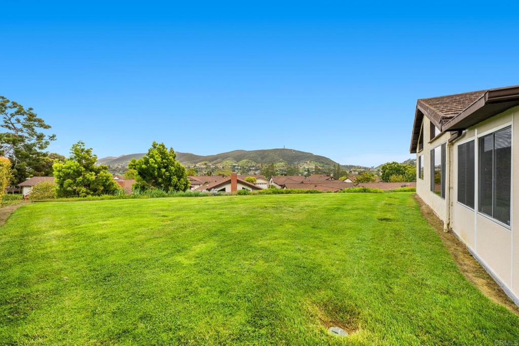 1109 Calle Del Baston