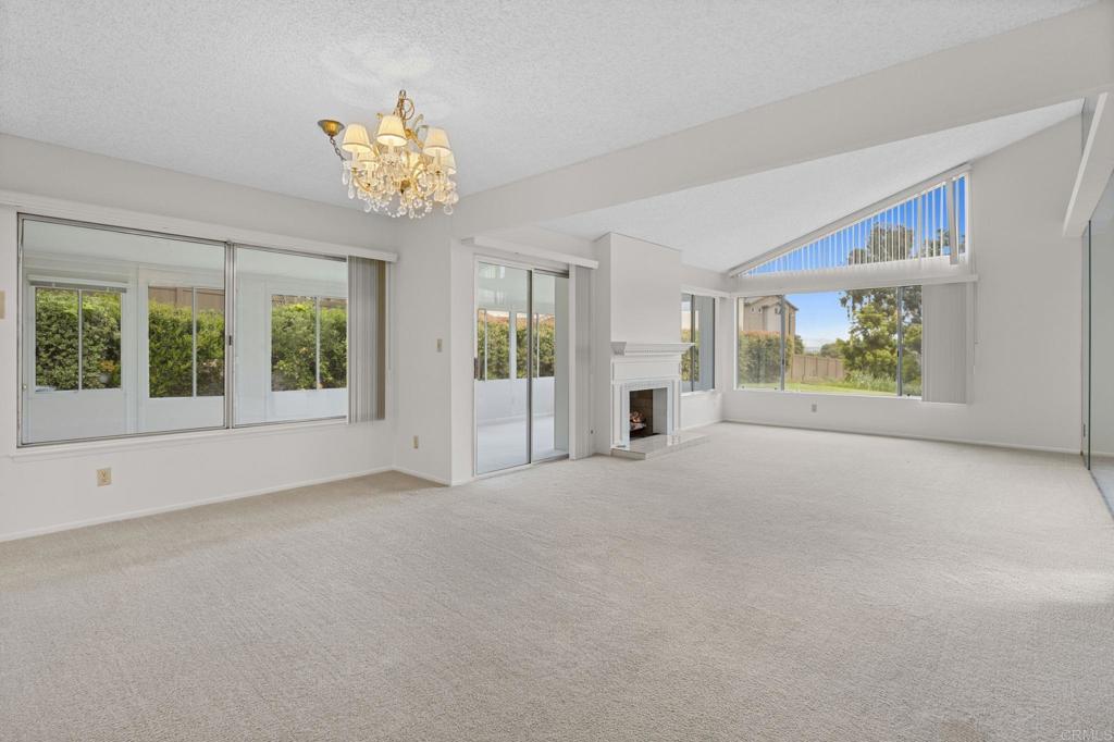 1109 Calle Del Baston