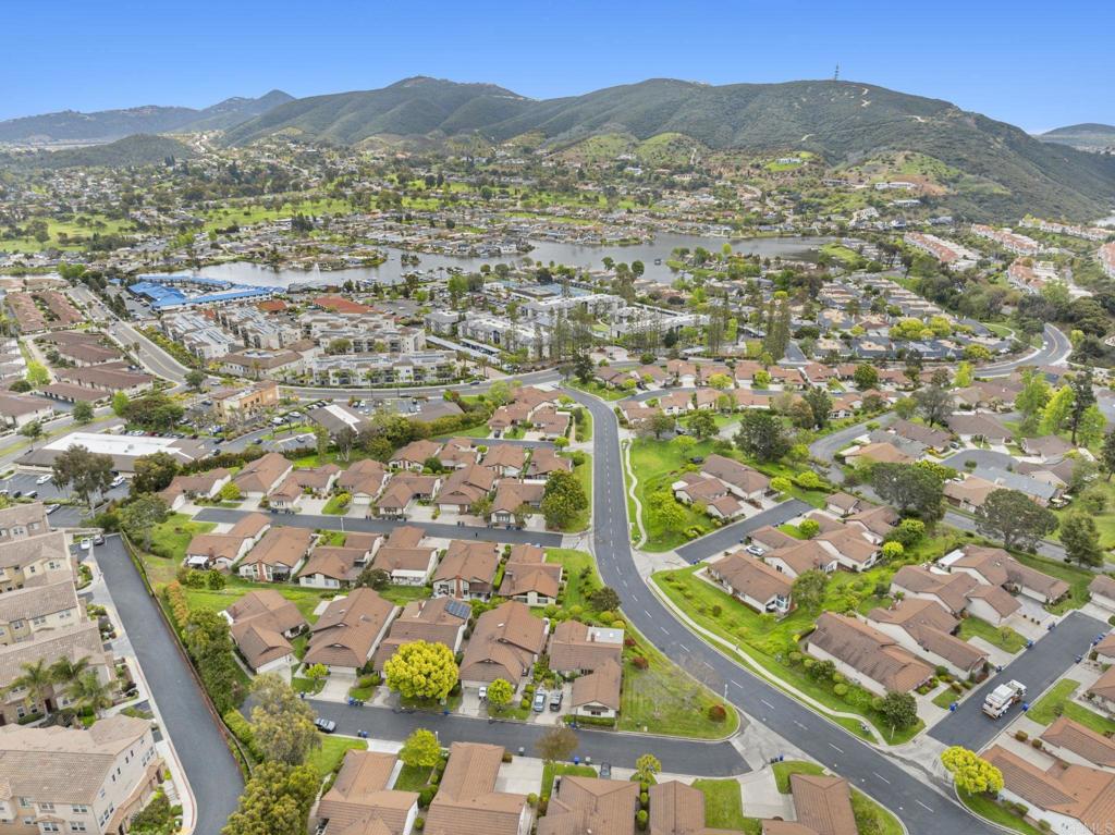 1109 Calle Del Baston