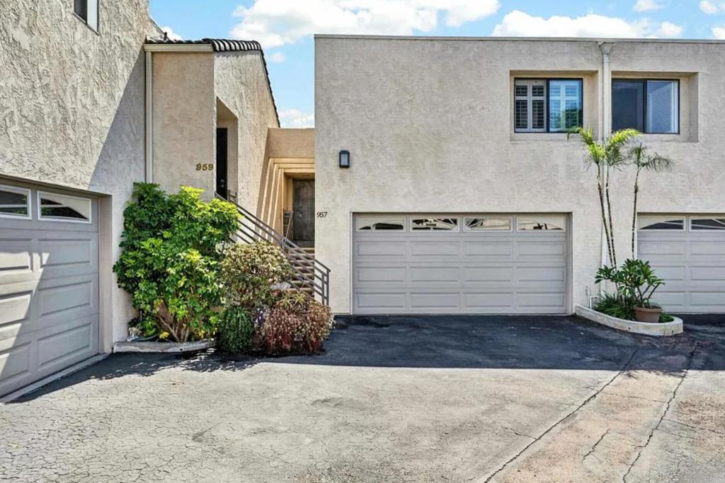 957 Hygeia Avenue