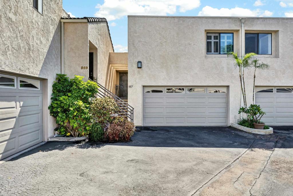 957 Hygeia Avenue